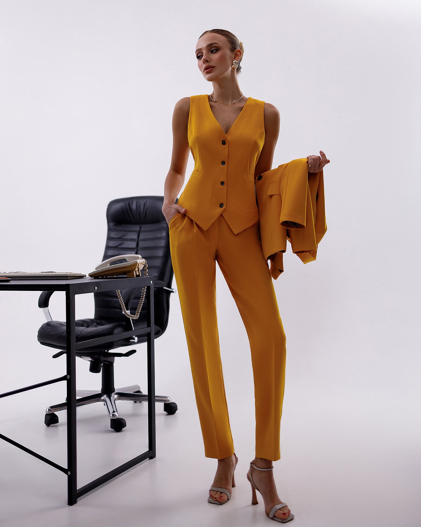 Mustard Office Slim-Fit 3-Piece Suit (article 033)