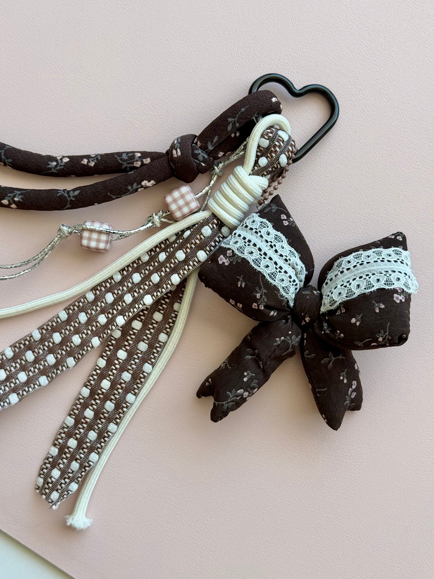 Brown vintage bow keychain