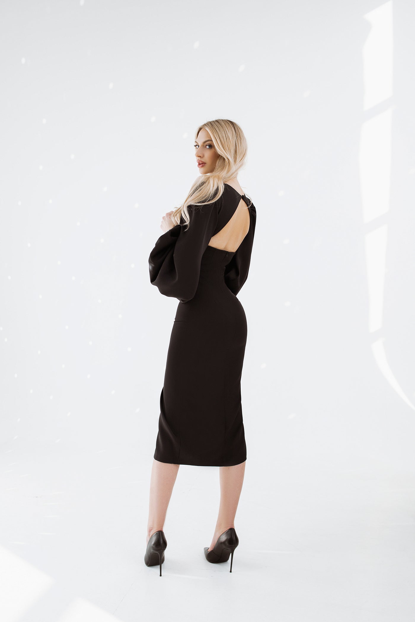 Black BACKLESS PUFF SLEEVE MIDI DRESS (ARTICLE C353)