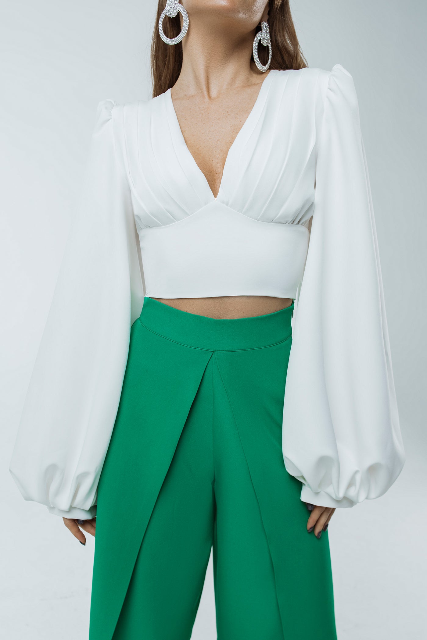 White PUFF SLEEVE V-NECK BLOUSE (ARTICLE C342)