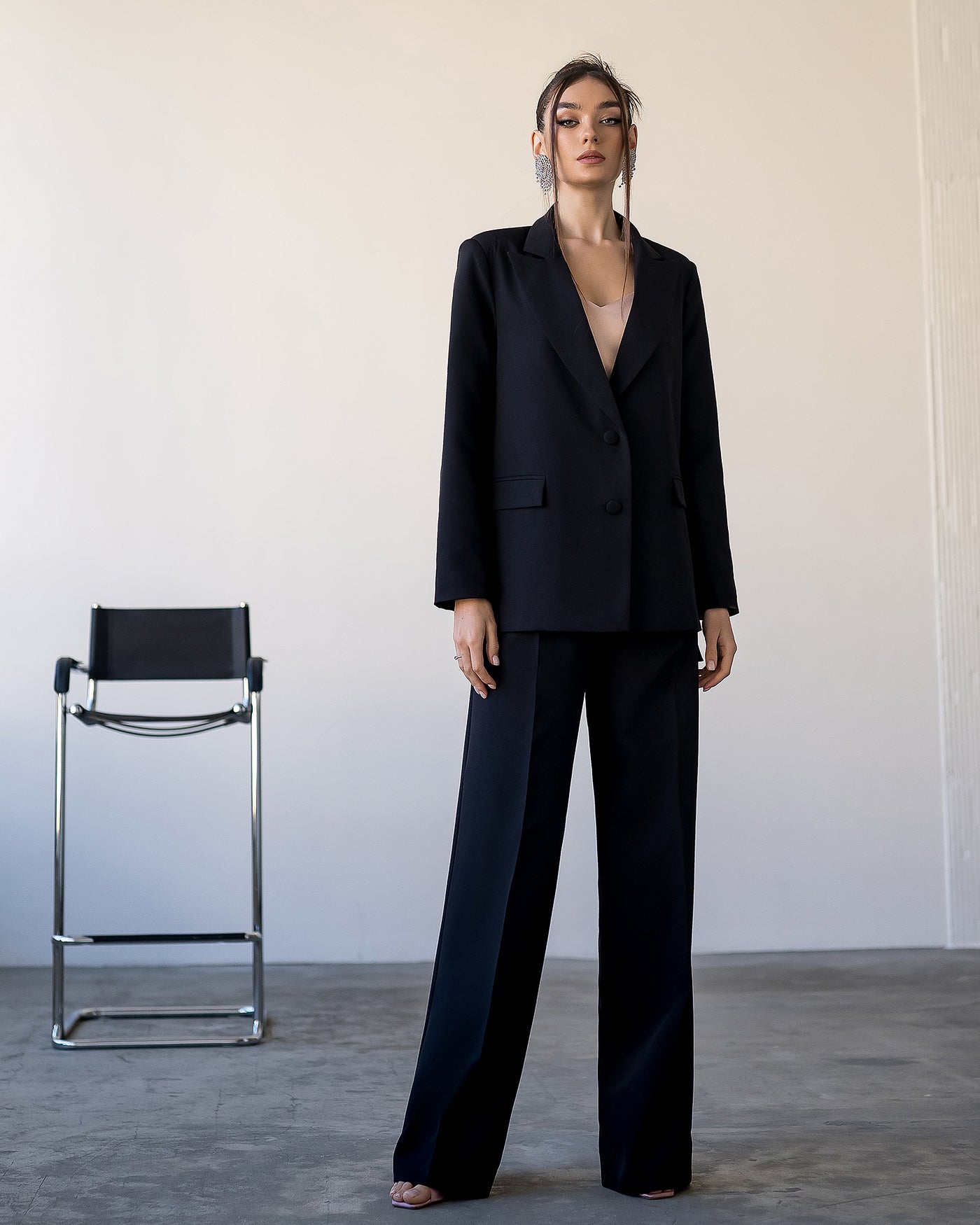 Black extended back 2-piece suit (article 409)