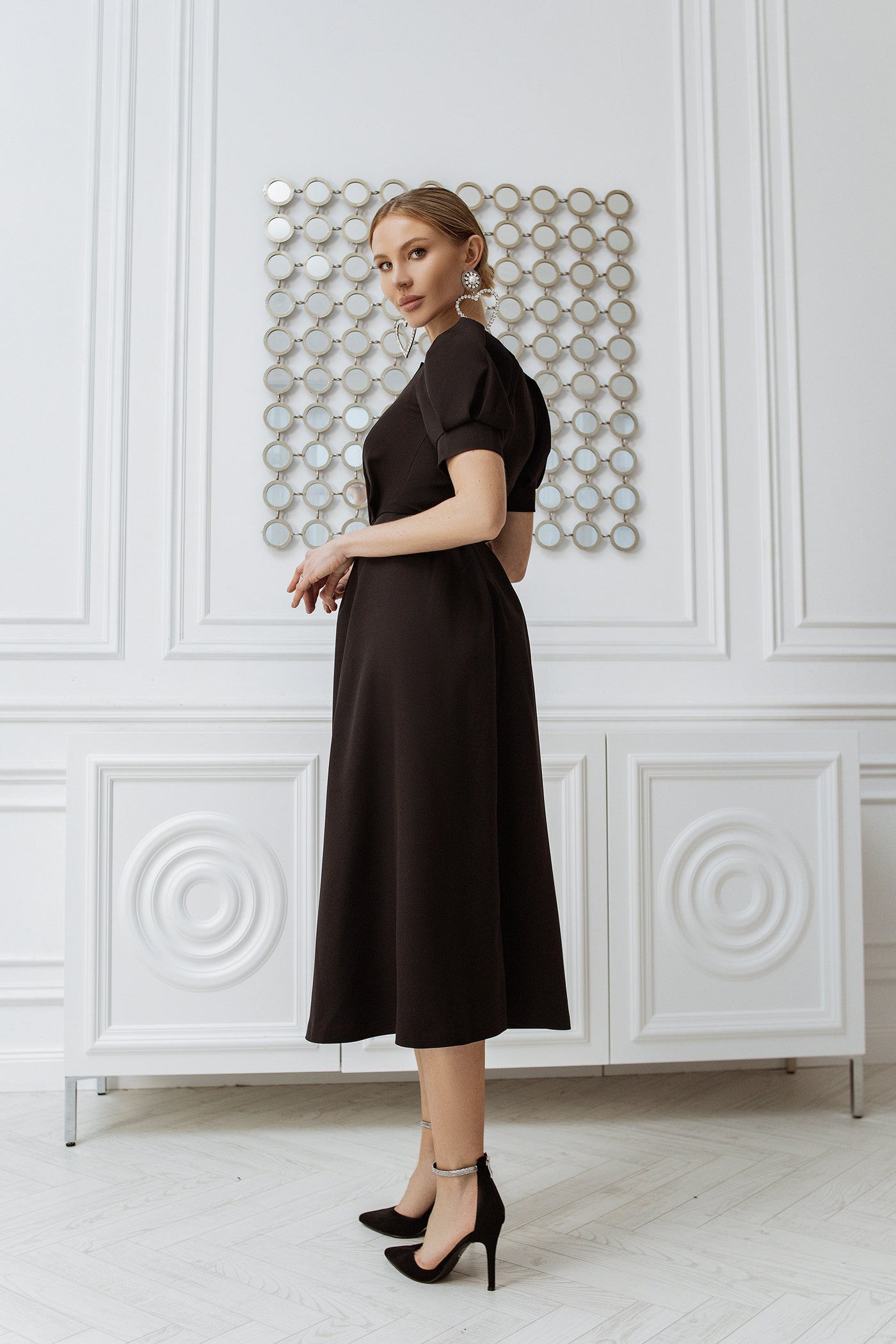 Black FITTED PUFF-SLEEVE MIDI DRESS (ARTICLE C390)