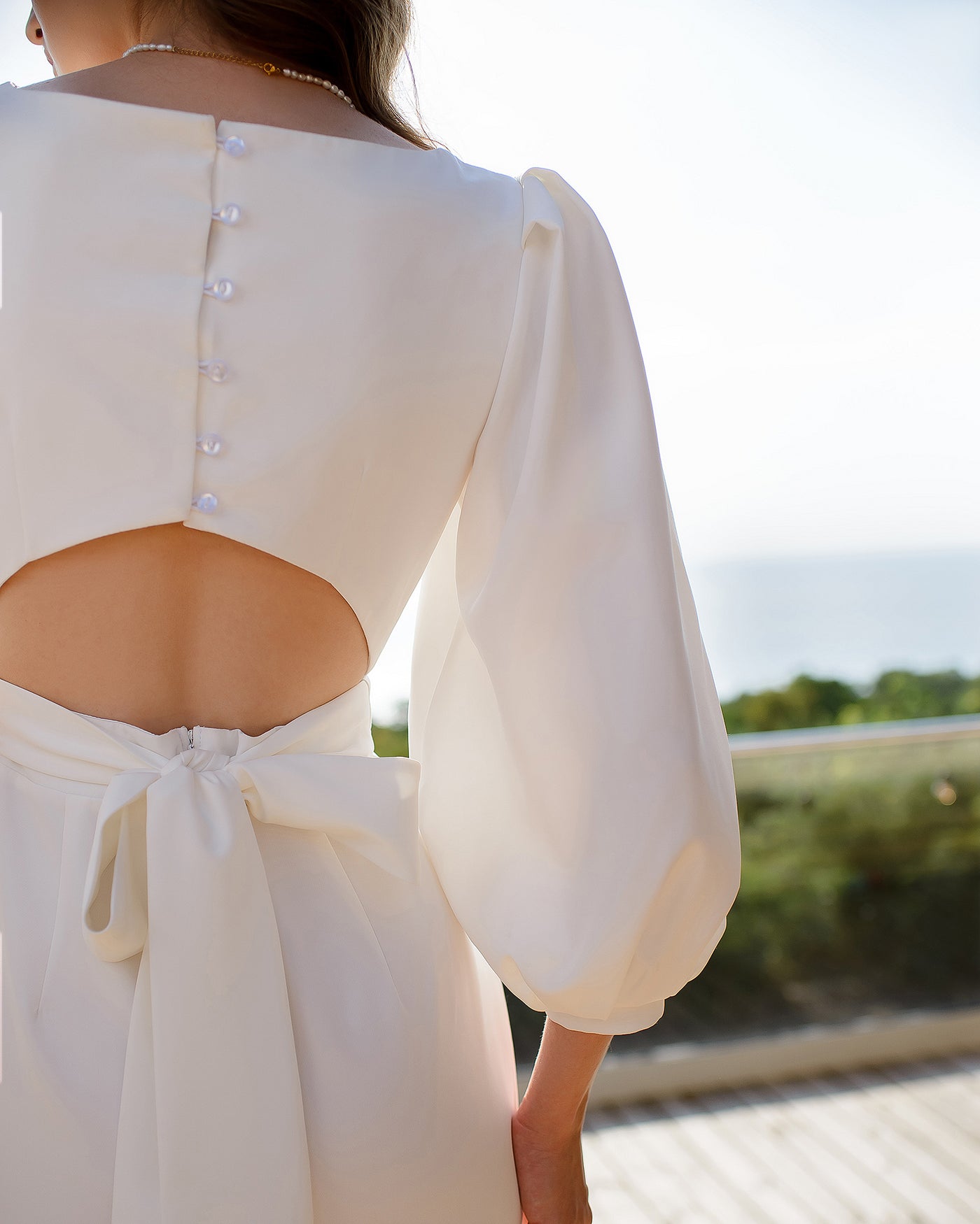 White BACKLESS PUFF-SLEEVE MIDI DRESS (ARTICLE 395)