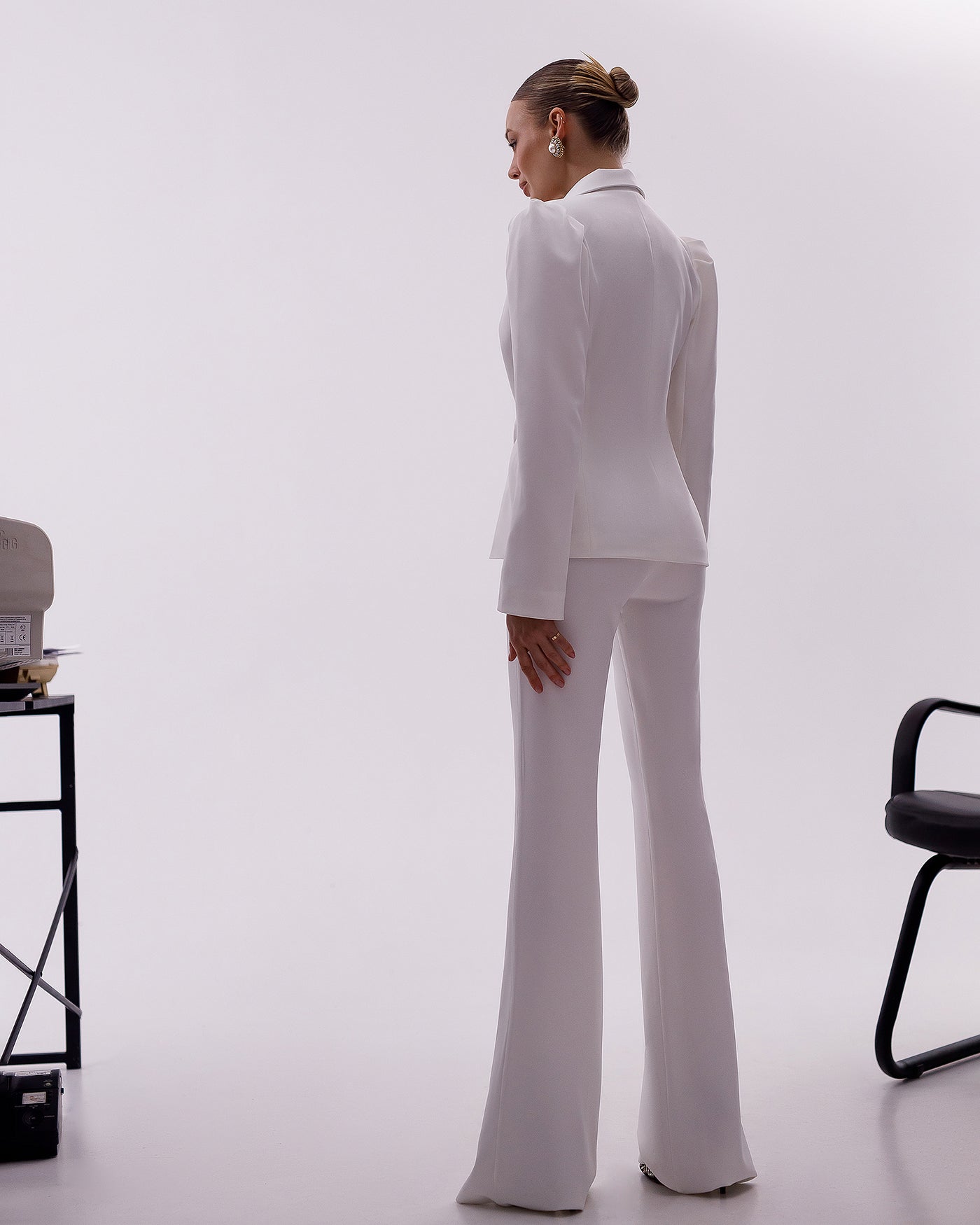 White Double Breasted Suit 2-Piece (article 282)