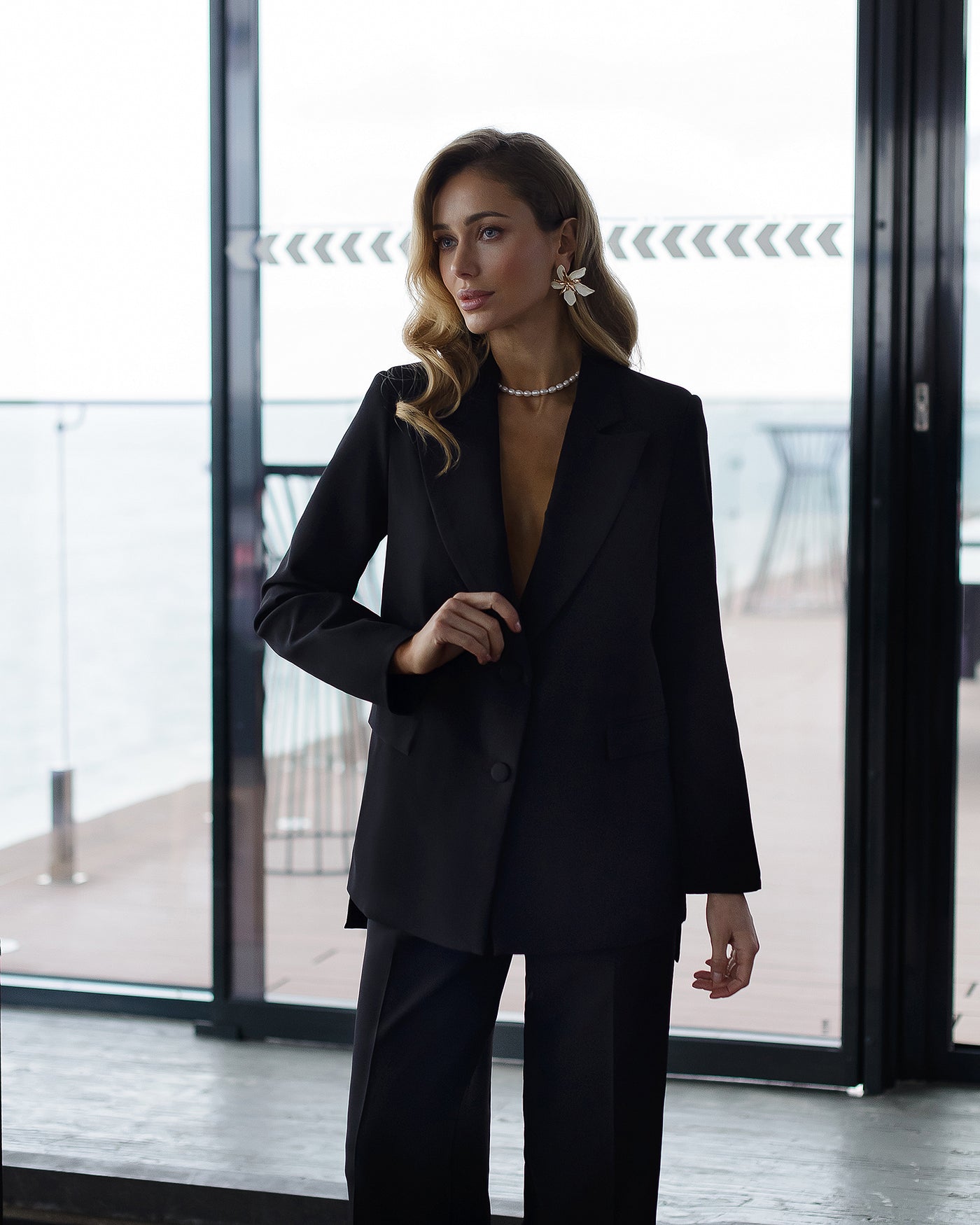 Black extended back 2-piece suit (article 409)