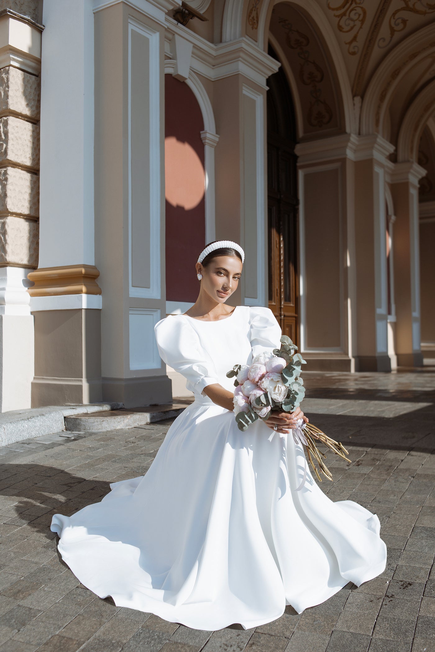 White BACKLESS PUFF-SLEEVE MIDI DRESS (ARTICLE C383)