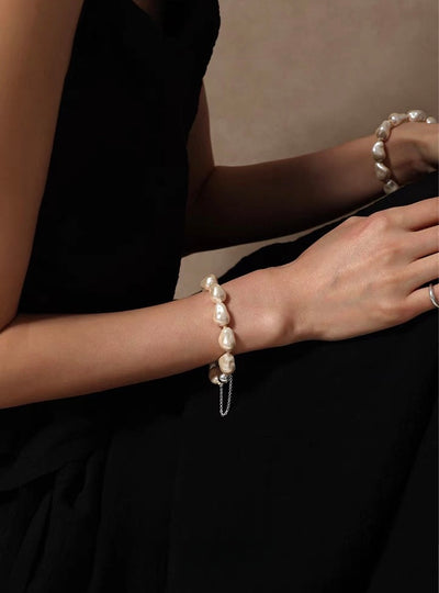 Pearl bracelet with magnetic clasp
