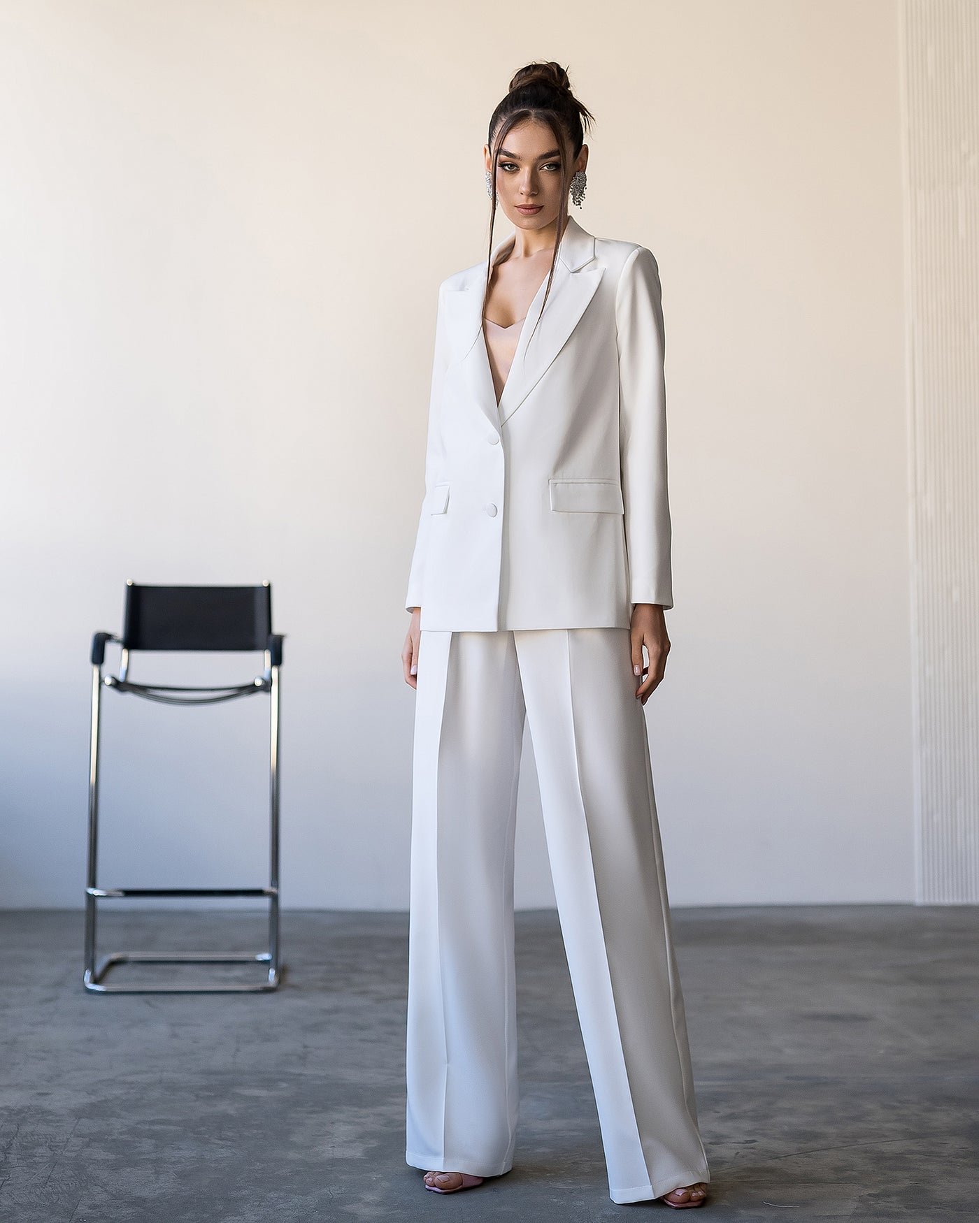 White EXTENDED BACK 2-PIECE SUIT (ARTICLE 409)