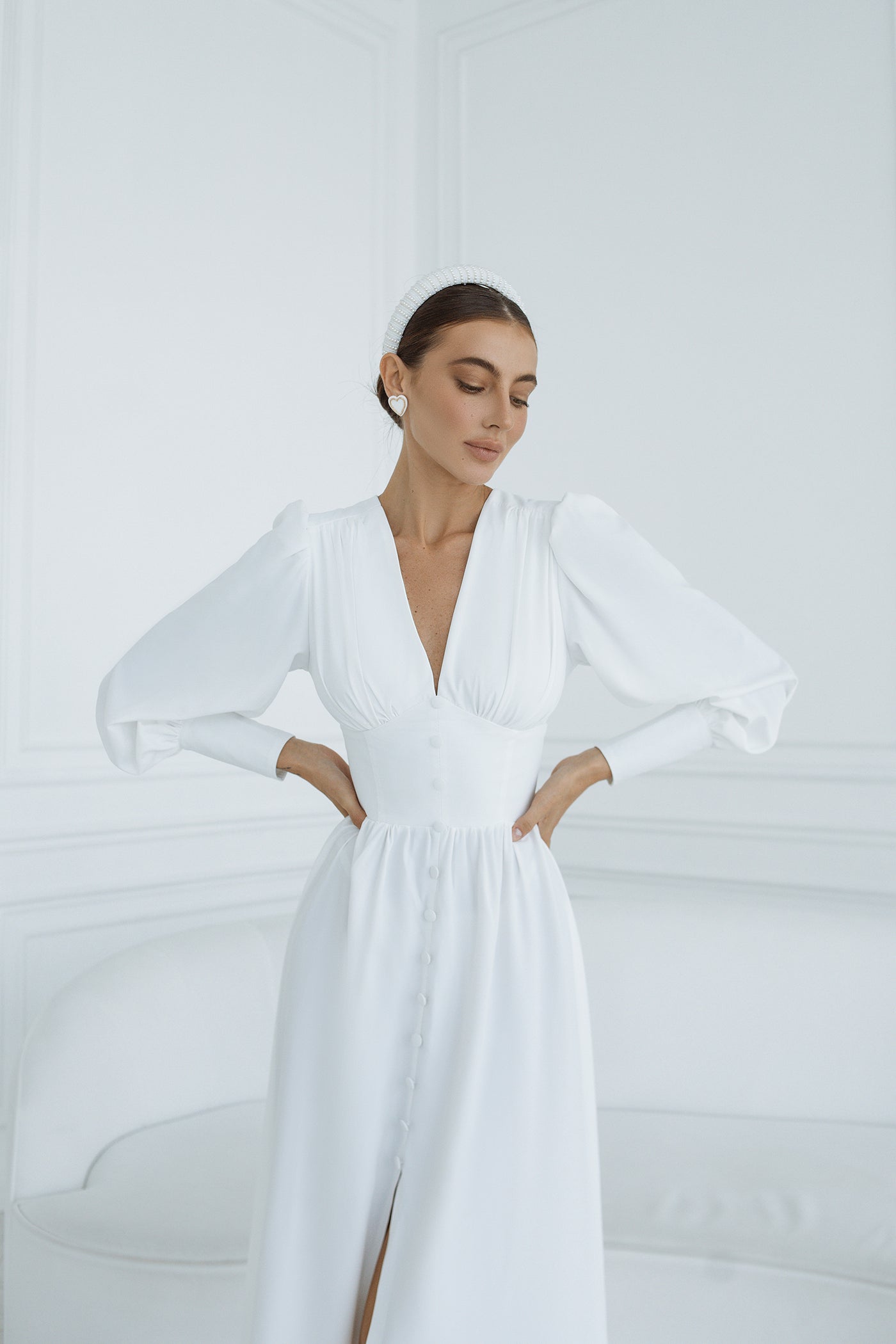 White V-neck Buttoned Puff-Sleeve Midi Dress (article C392)