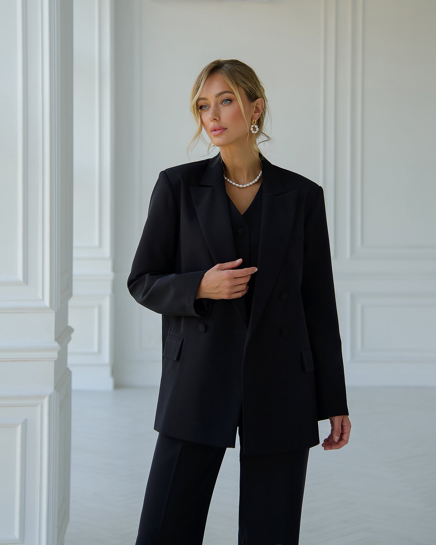 Black DOUBLE-BREASTED 3-PIECE SUIT (ARTICLE 424)