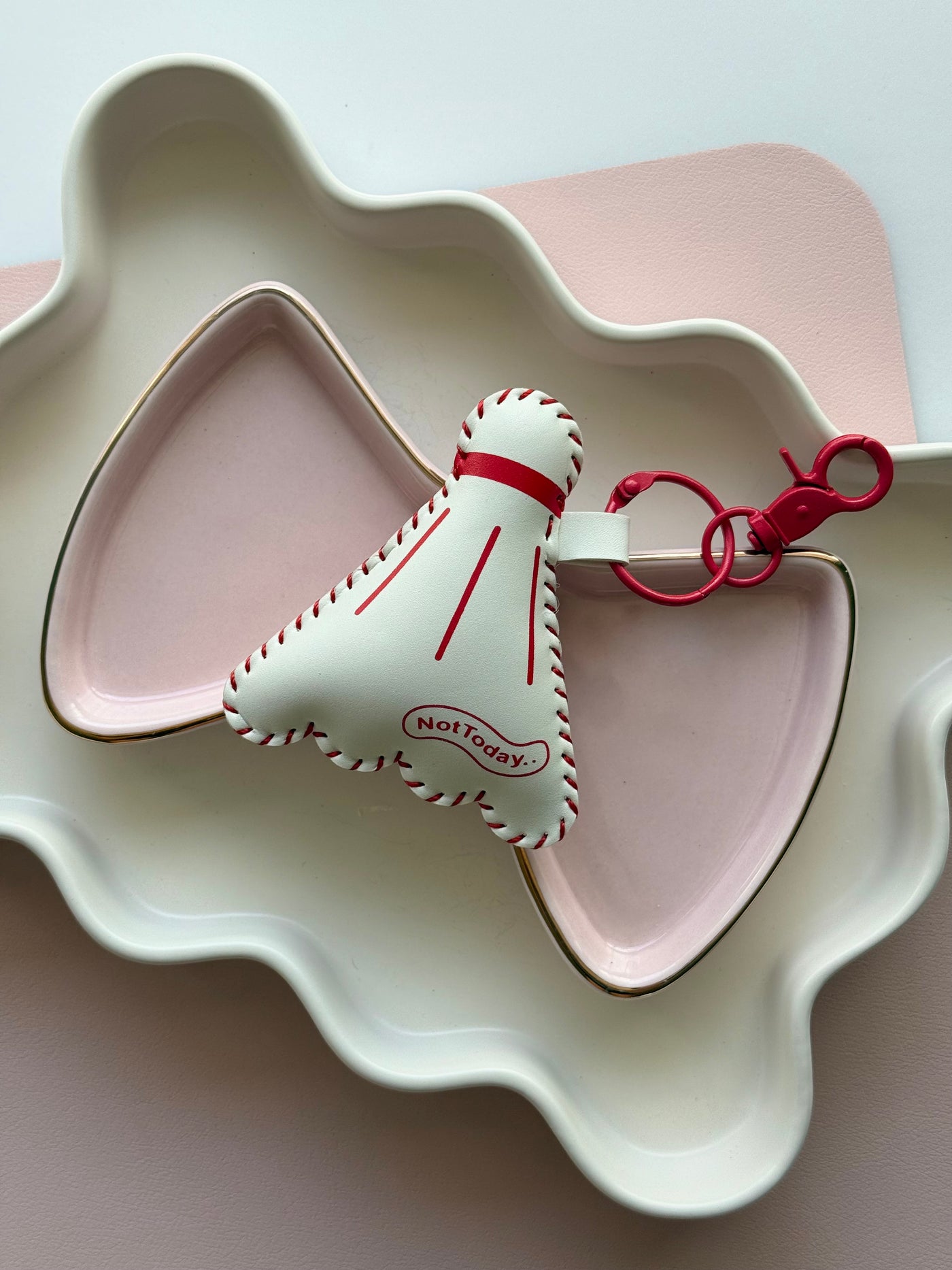 White and red BIRDIE BAG CHARM