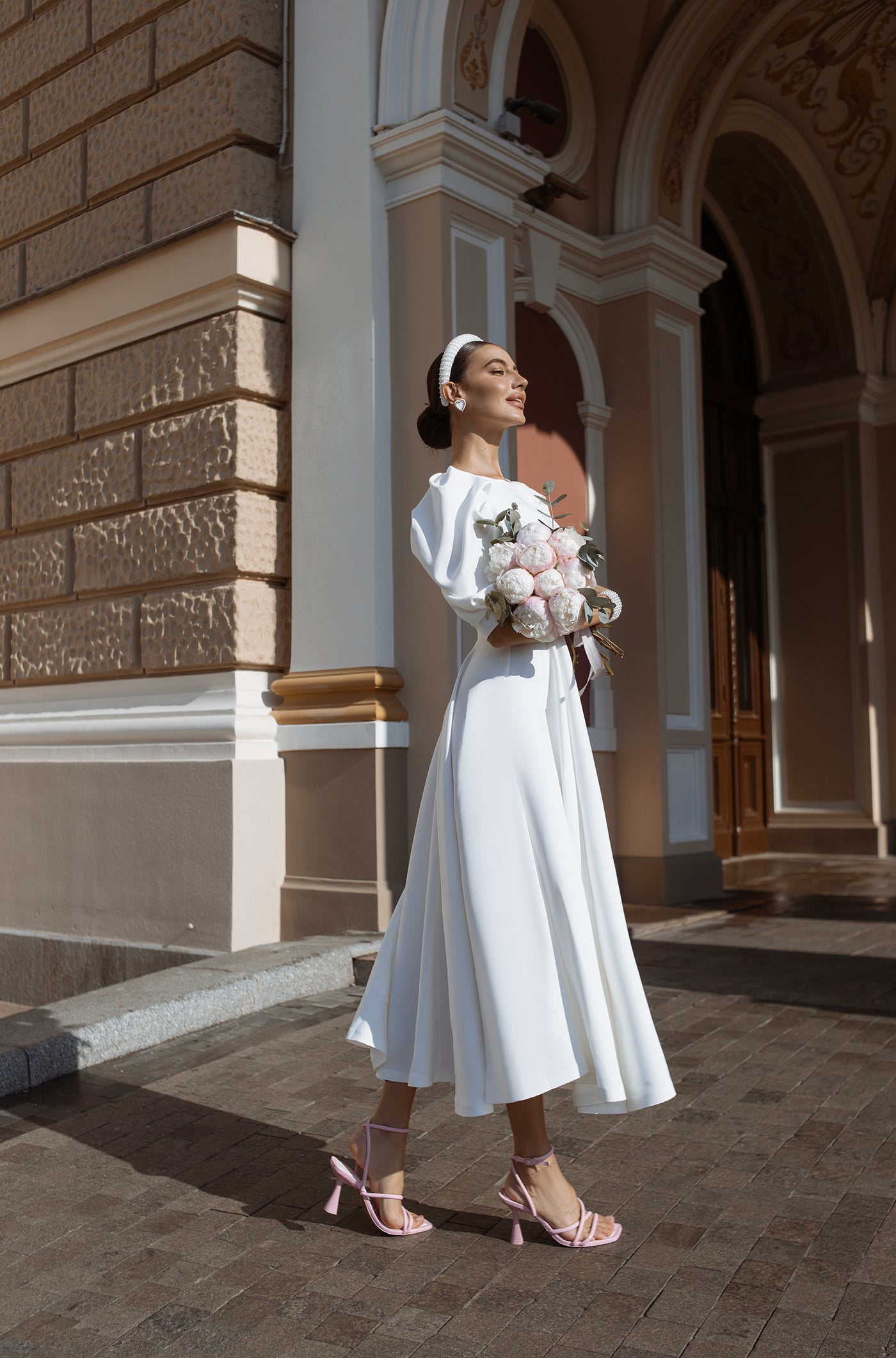 White BACKLESS PUFF-SLEEVE MIDI DRESS (ARTICLE C383)