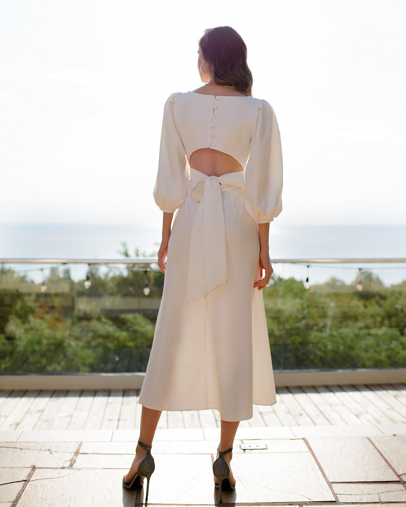 White BACKLESS PUFF-SLEEVE MIDI DRESS (ARTICLE 395)