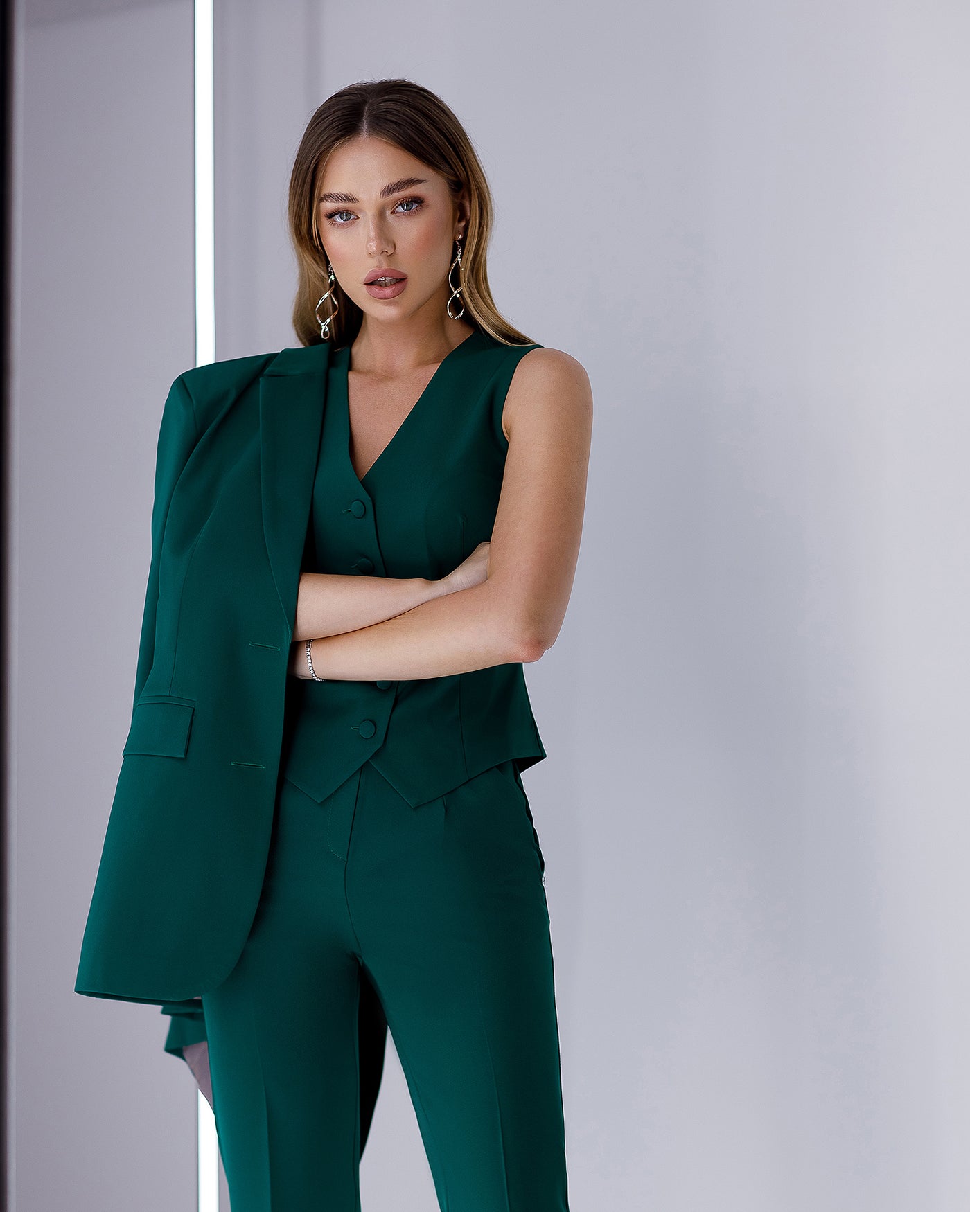 Emerald REGULAR-FIT 3-PIECE SUIT (ARTICLE 402)