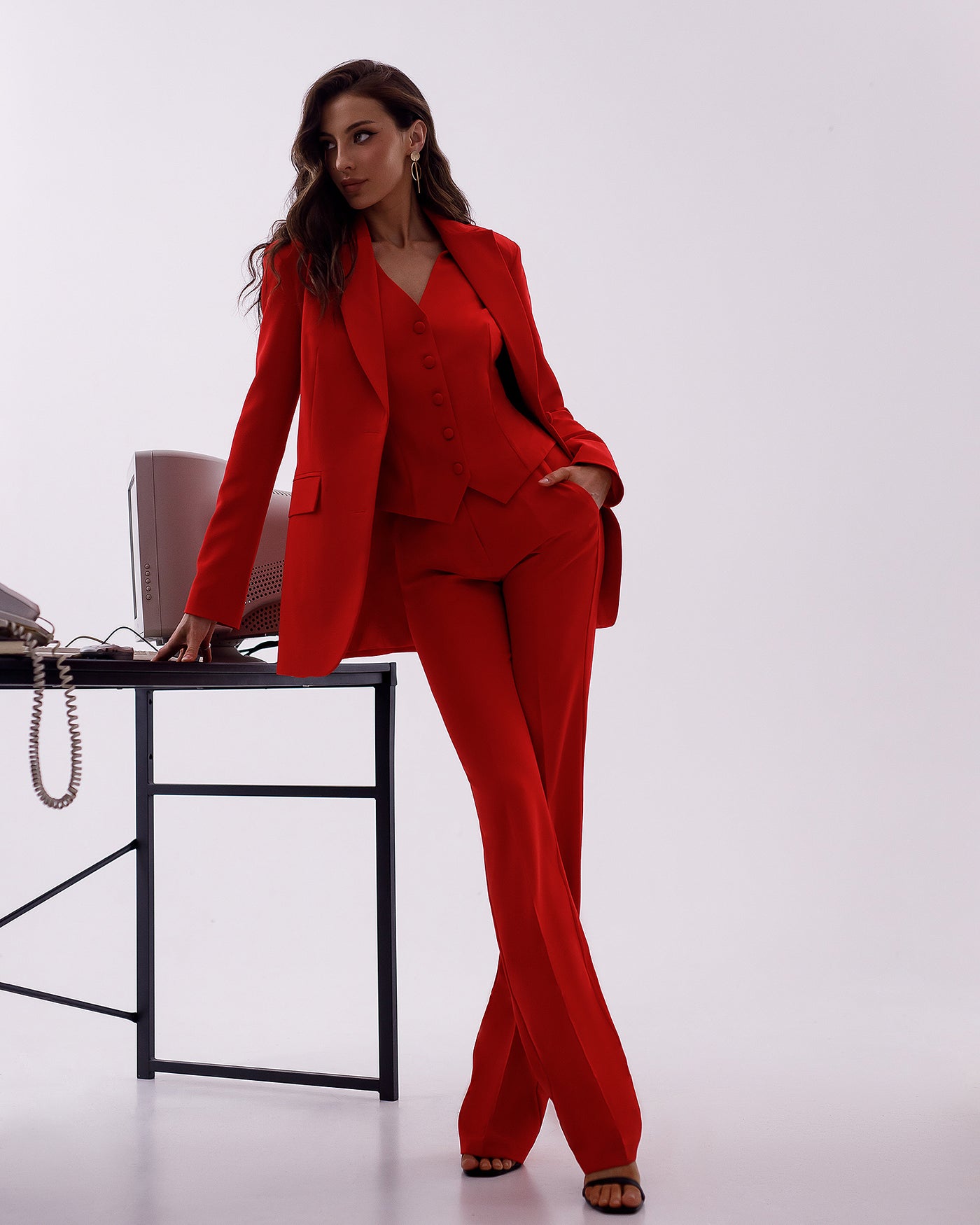 Red Regular-Fit 3-Piece Suit (article 402)