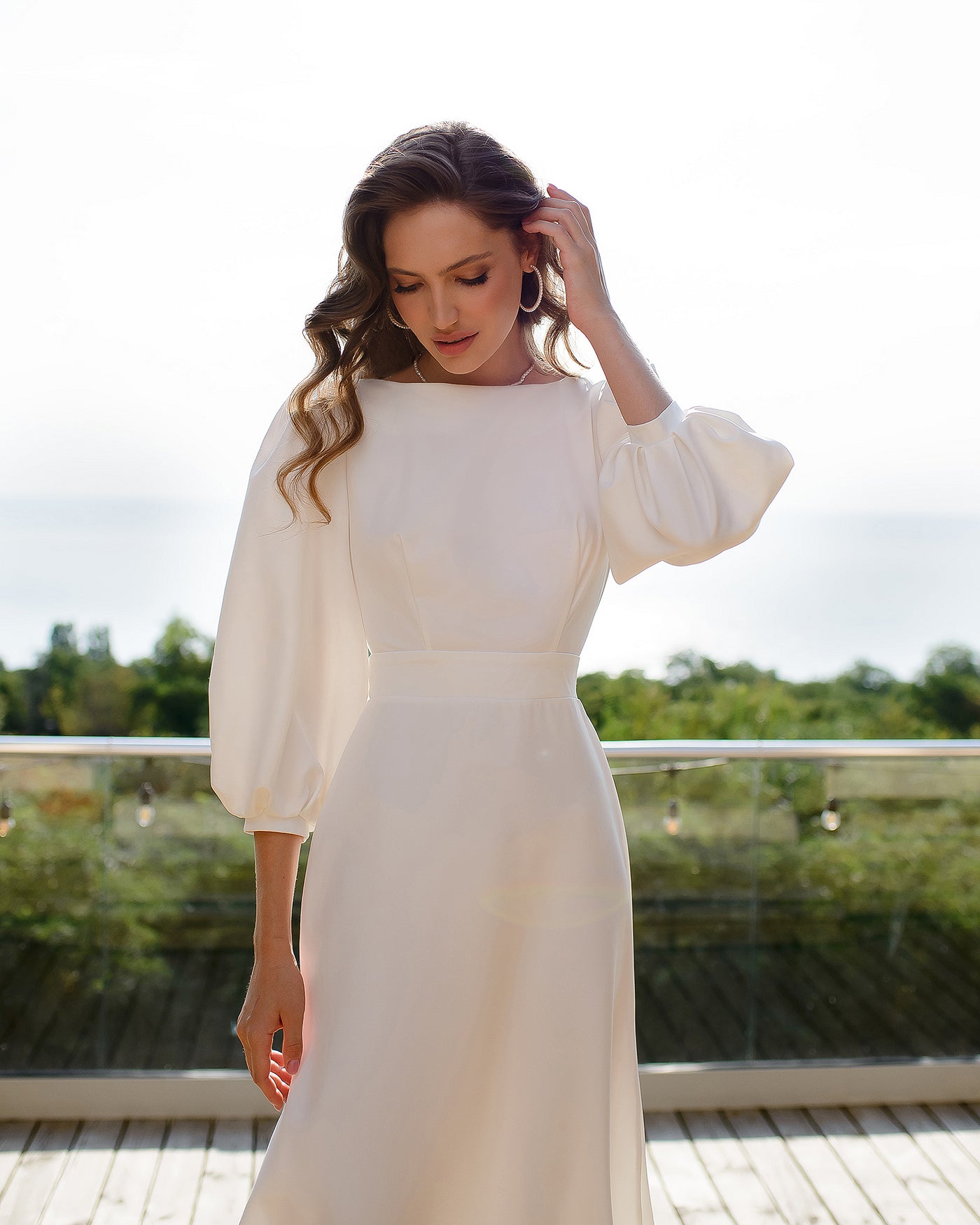 White BACKLESS PUFF-SLEEVE MIDI DRESS (ARTICLE 395)