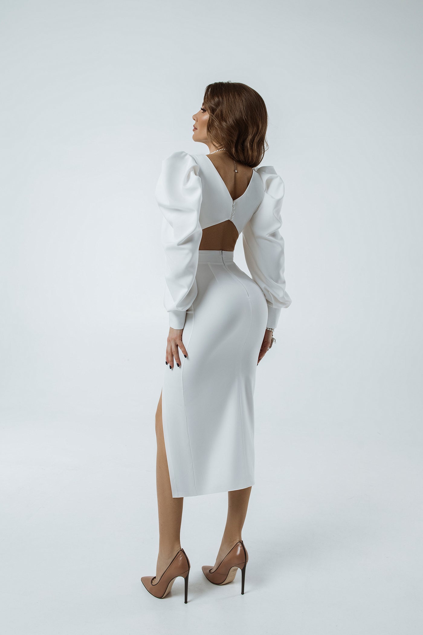 White BACKLESS PUFF SLEEVE MIDI DRESS (ARTICLE C398)