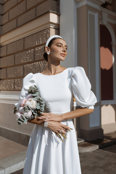 White BACKLESS PUFF-SLEEVE MIDI DRESS (ARTICLE C383)