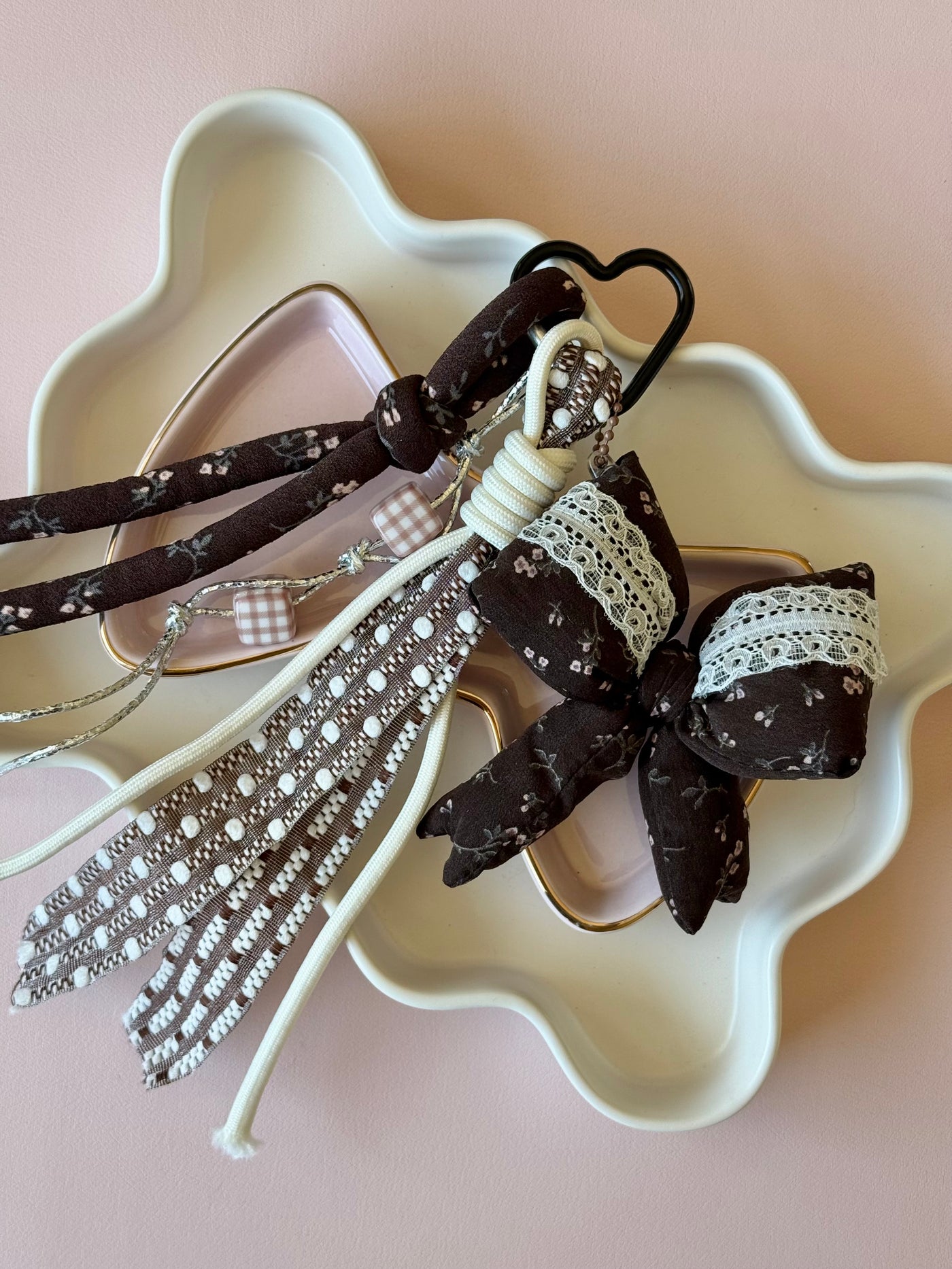 Brown vintage bow keychain