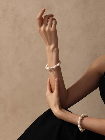 Pearl bracelet with magnetic clasp