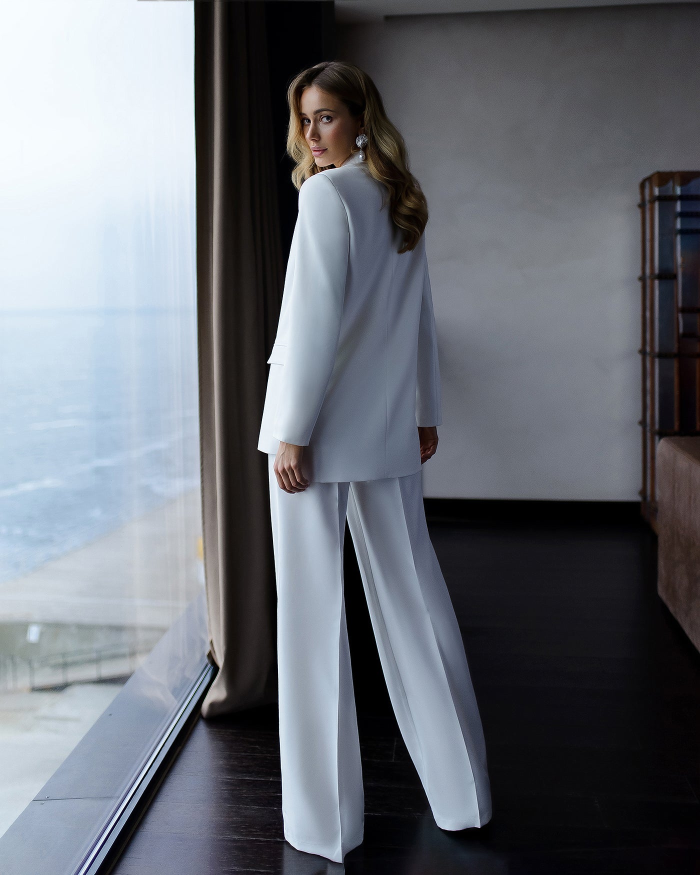 White EXTENDED BACK 2-PIECE SUIT (ARTICLE 409)