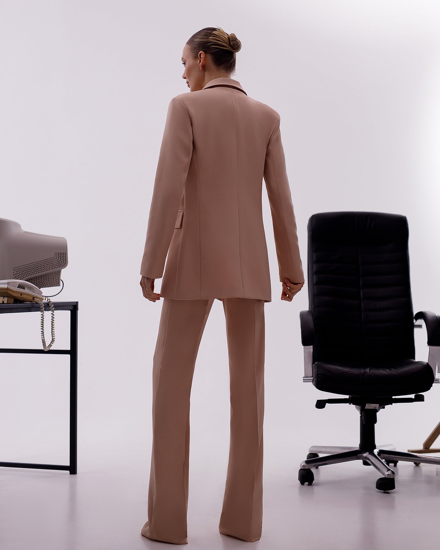 Beige Regular-Fit 3-Piece Suit (article 402)