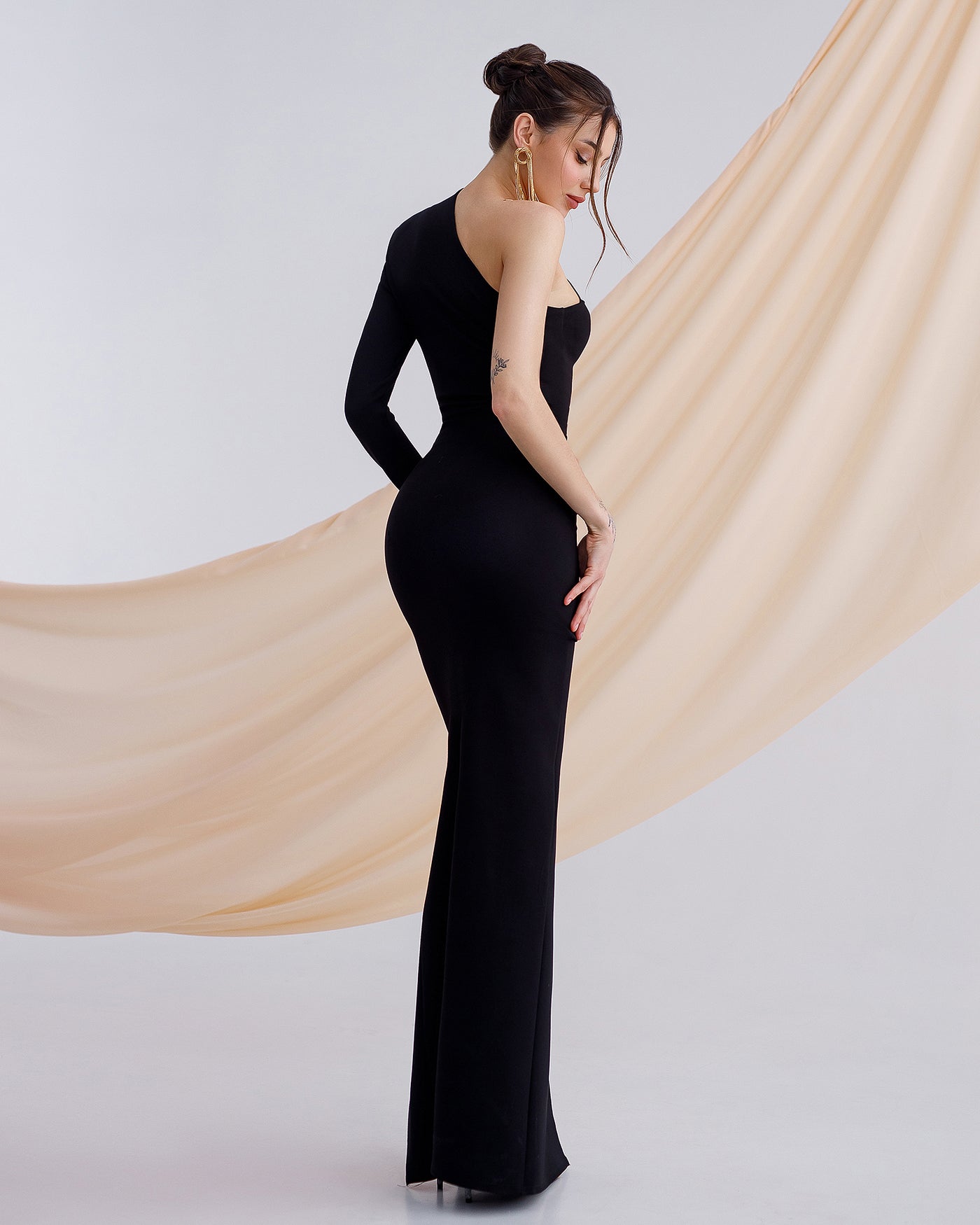 Black One-Shoulder Maxi Dress (article 262)