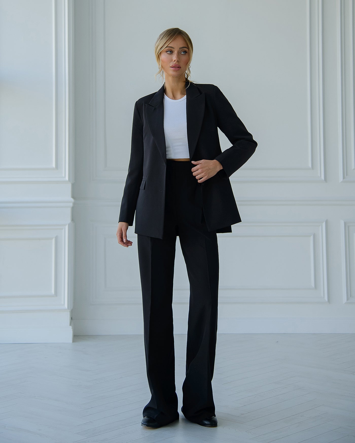 Black extended back 2-piece suit (article 409)