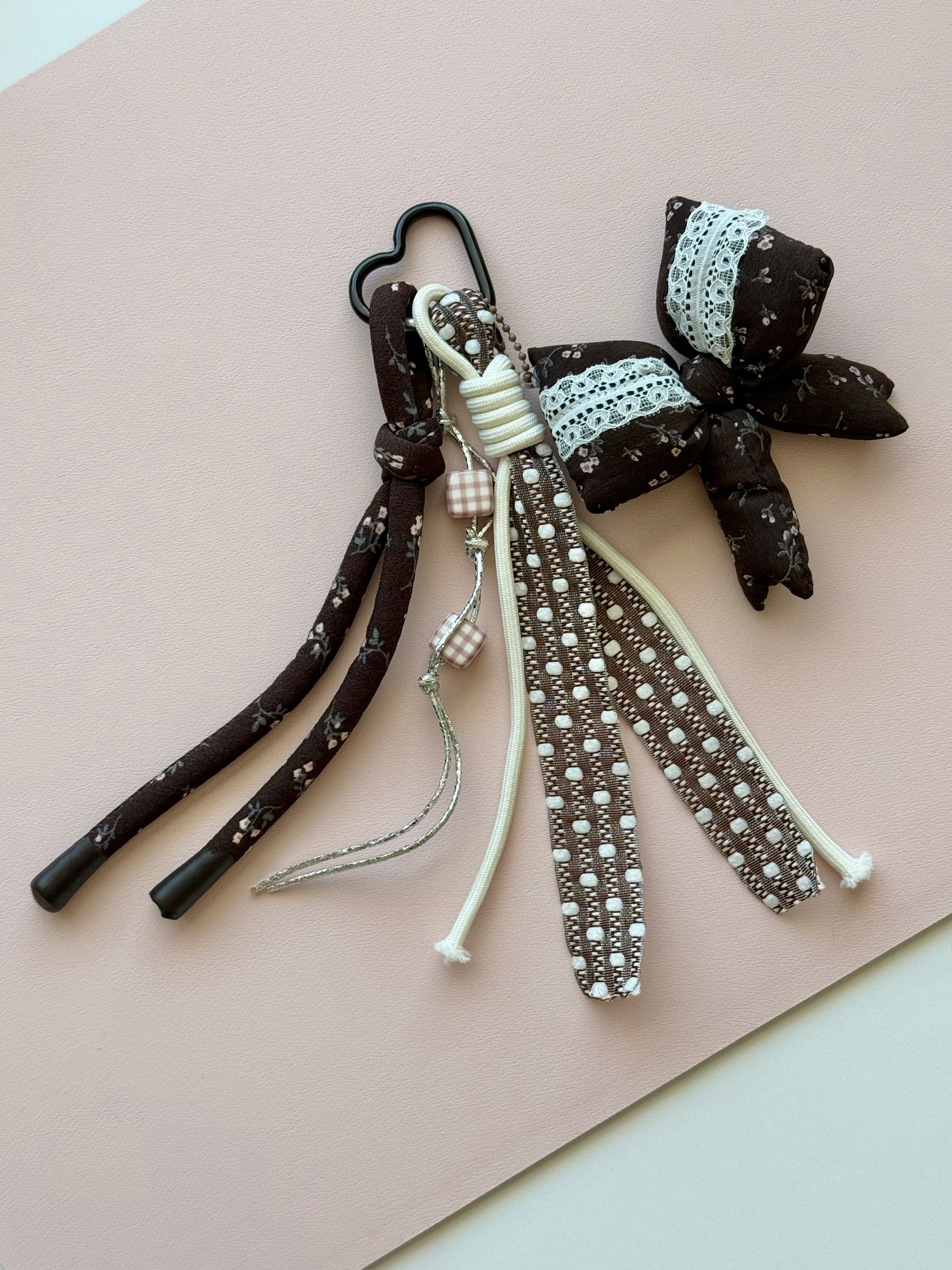 Brown vintage bow keychain