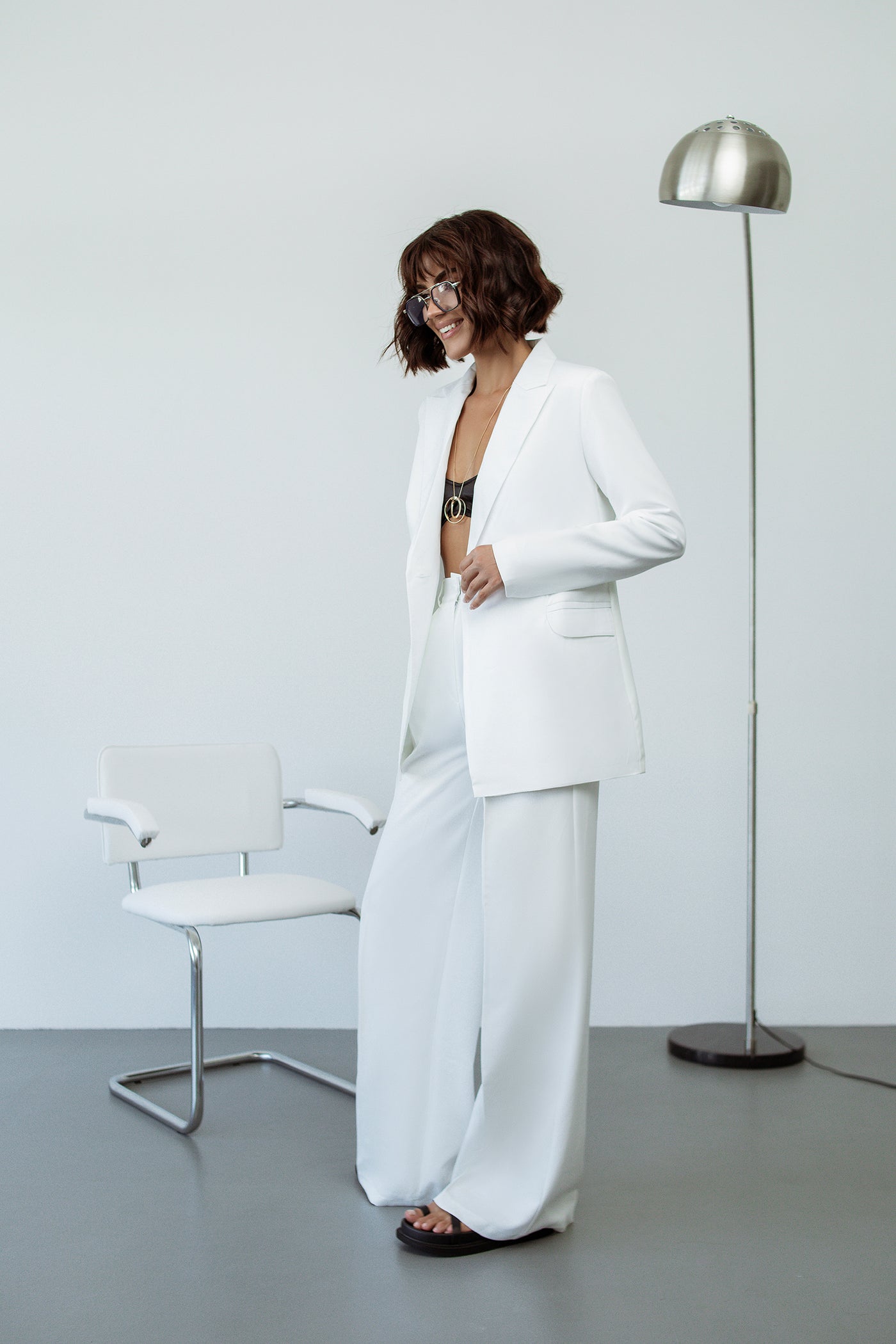 White SINGLE-BREASTED WIDE-LEG SUIT 2-PIECE (ARTICLE C347)