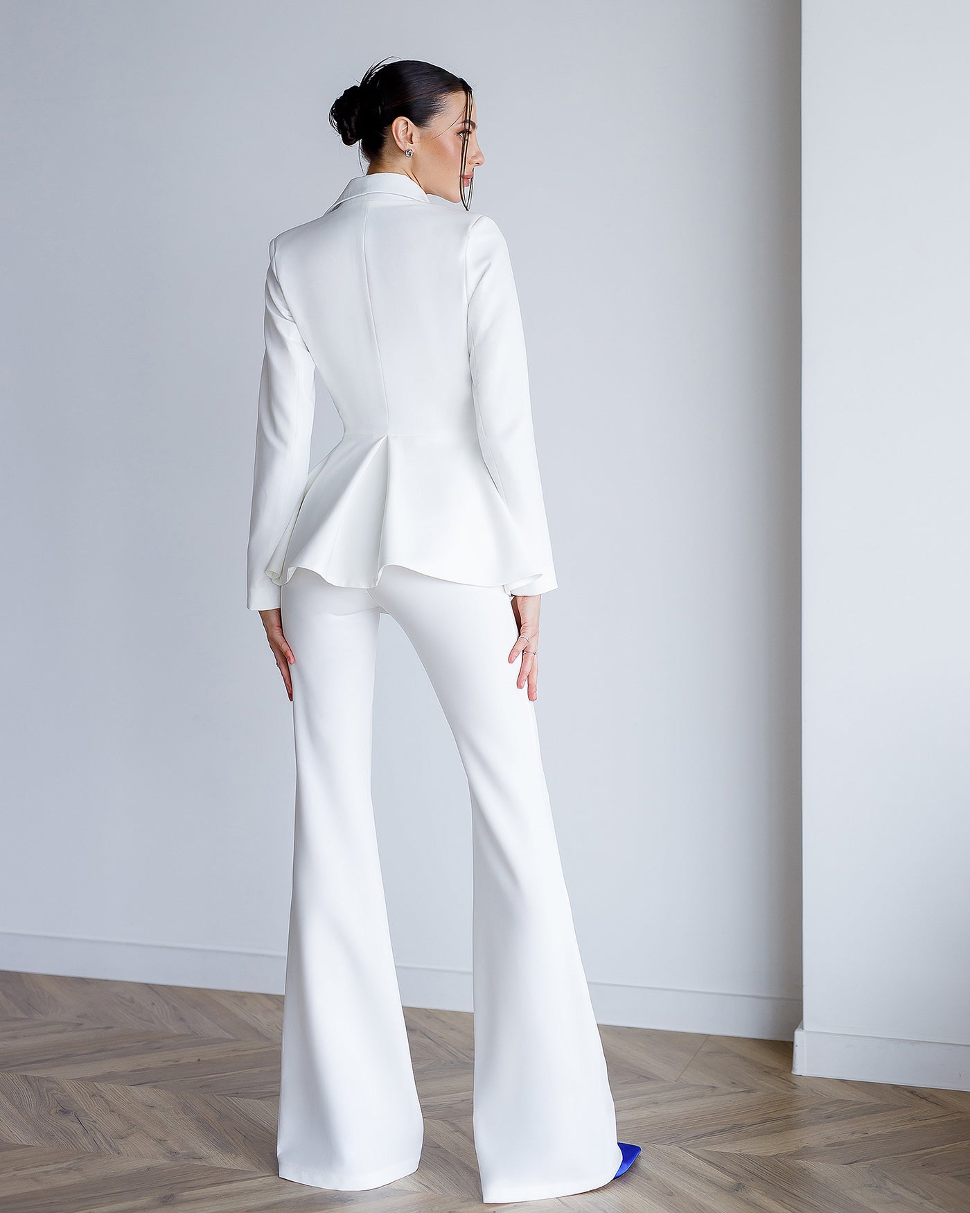 White Single-Breasted Suit 2-Piece (article 421)