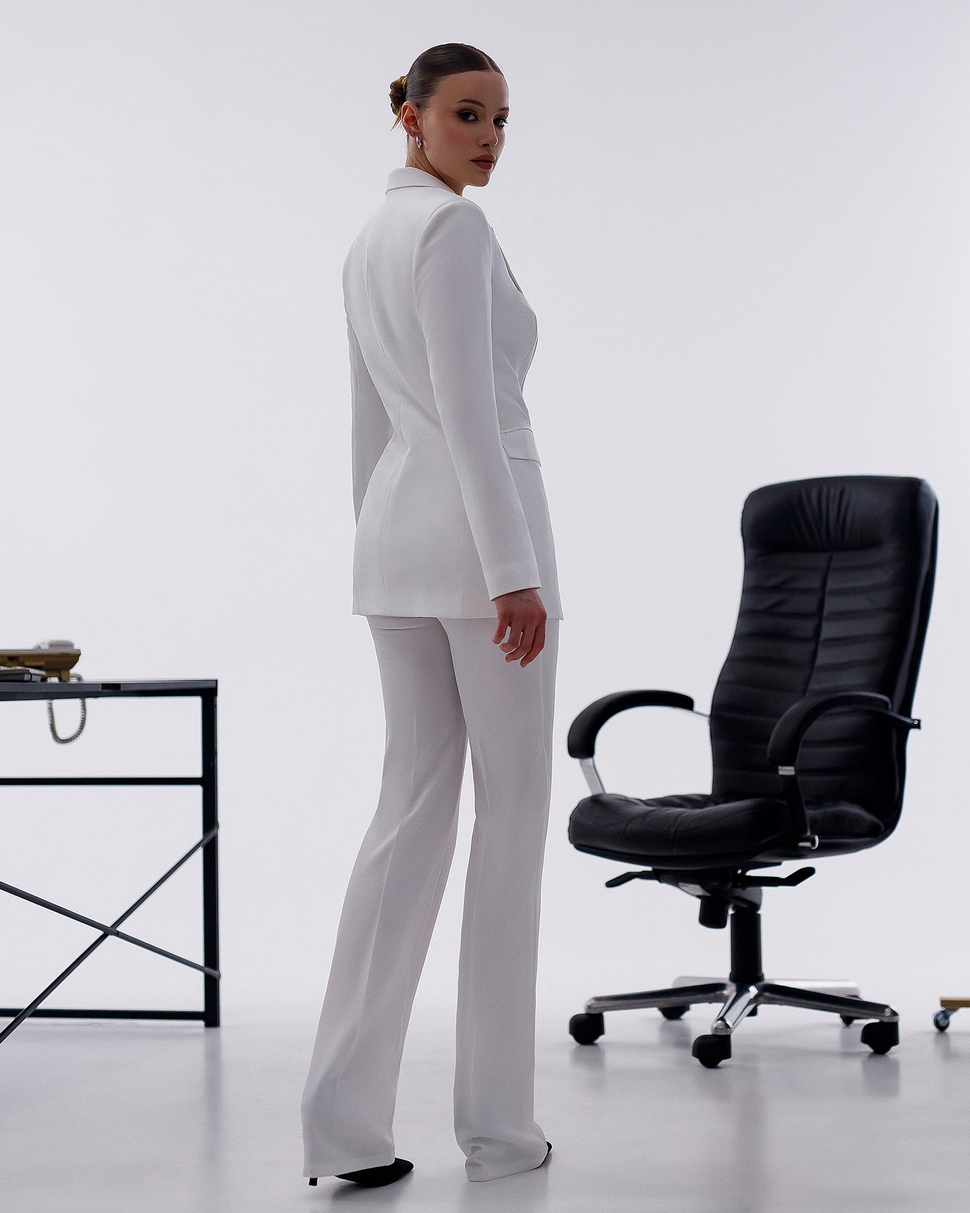 White REGULAR-FIT 3-PIECE SUIT (ARTICLE 402)