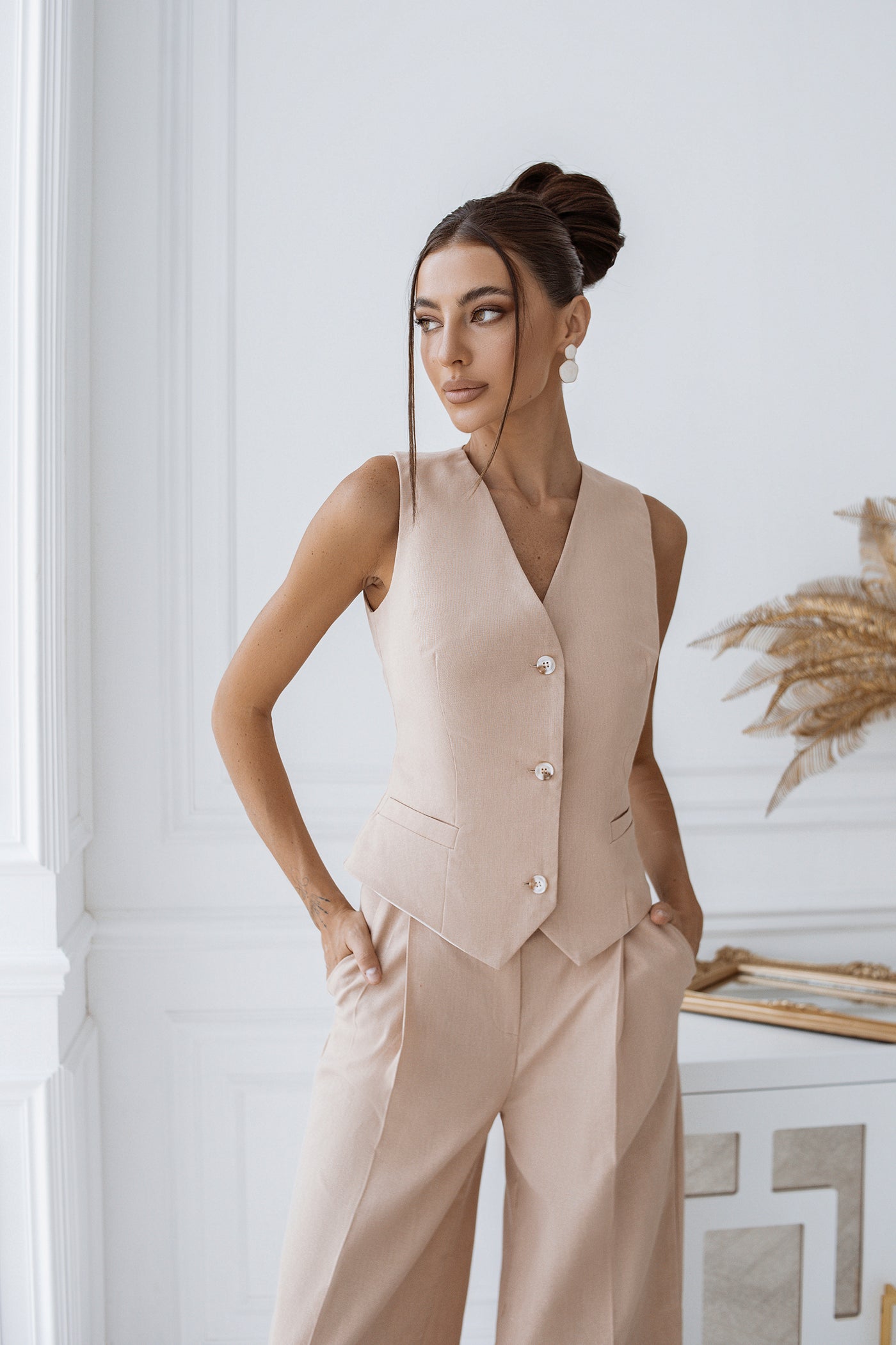 Beige Linen Vest 2-Piece Suit (article C416)