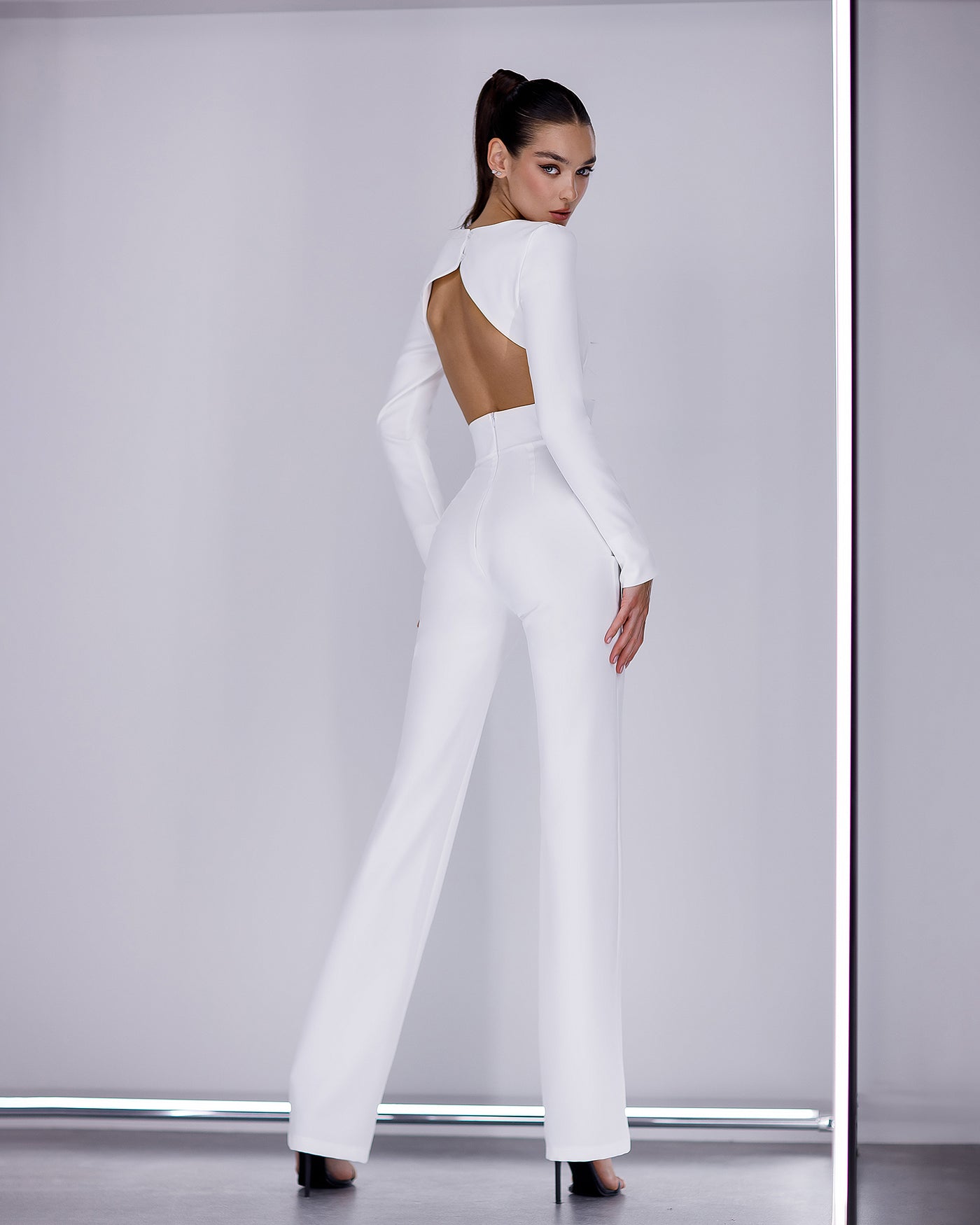 White BACKLESS CUT-OUT LONG-SLEEVE JUMPSUIT (ARTICLE 422)