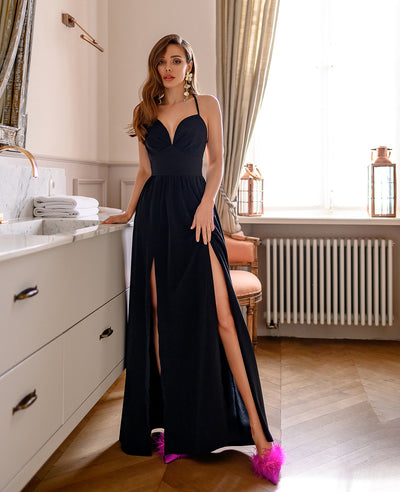 Black V-Neck Maxi Dress (article 370)