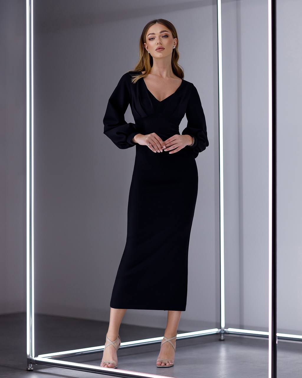 Black V-NECK PUFF-SLEEVE MIDI DRESS (ARTICLE 377)