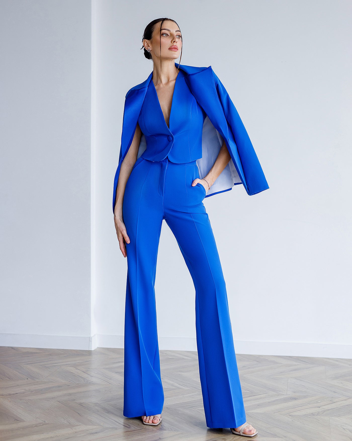 BLUE SATIN LAPELS 3-PIECE SUIT (article 420)