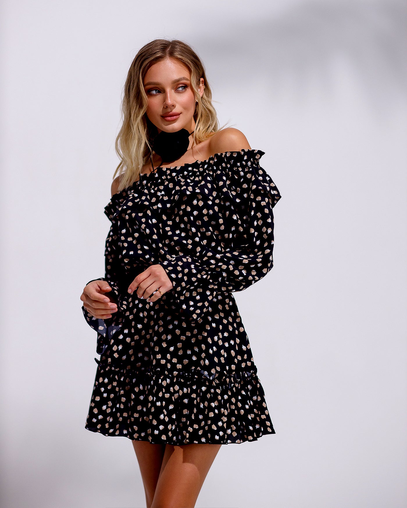 Black Off-the-shoulder Mini Dress (article 017)