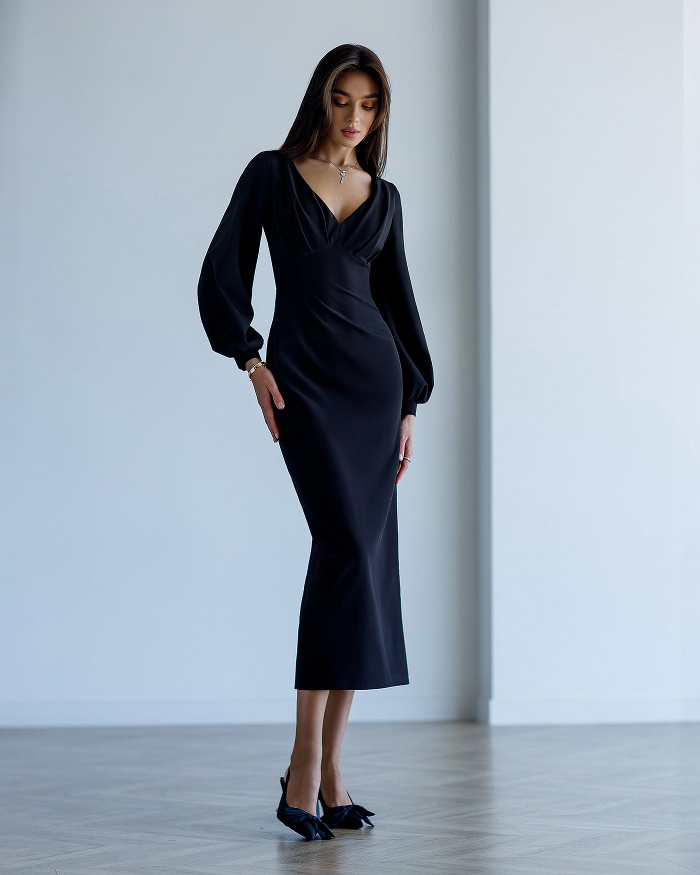 Black V-NECK PUFF-SLEEVE MIDI DRESS (ARTICLE 377)