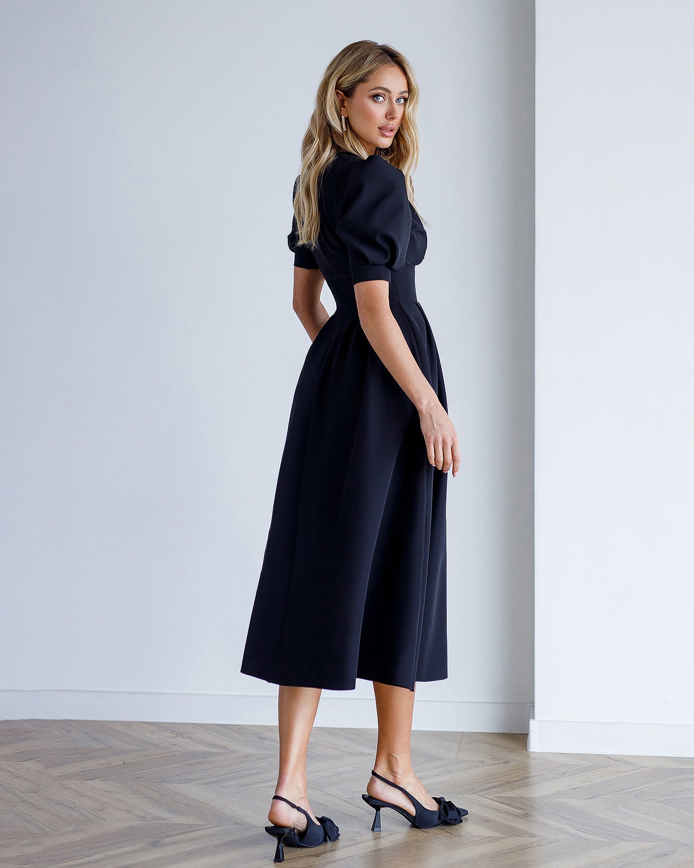 Black V-NECK PUFF-SLEEVE MIDI DRESS (ARTICLE 352/1)