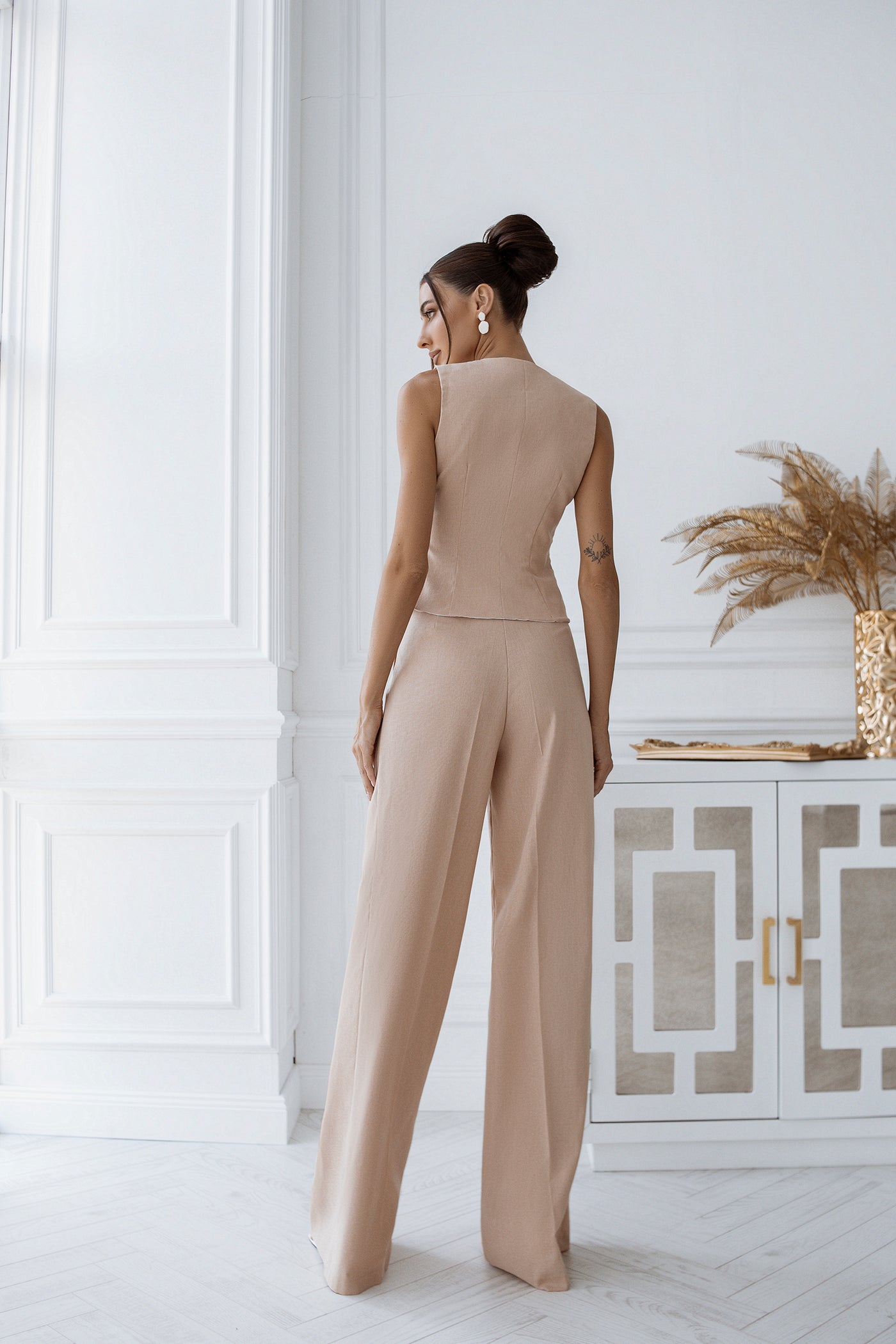 Beige Linen Vest 2-Piece Suit (article C416)