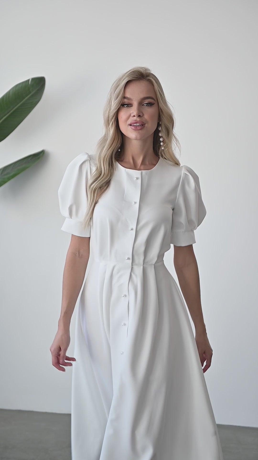 White fitted PUFF-SLEEVE MIDI DRESS (ARTICLE C390)