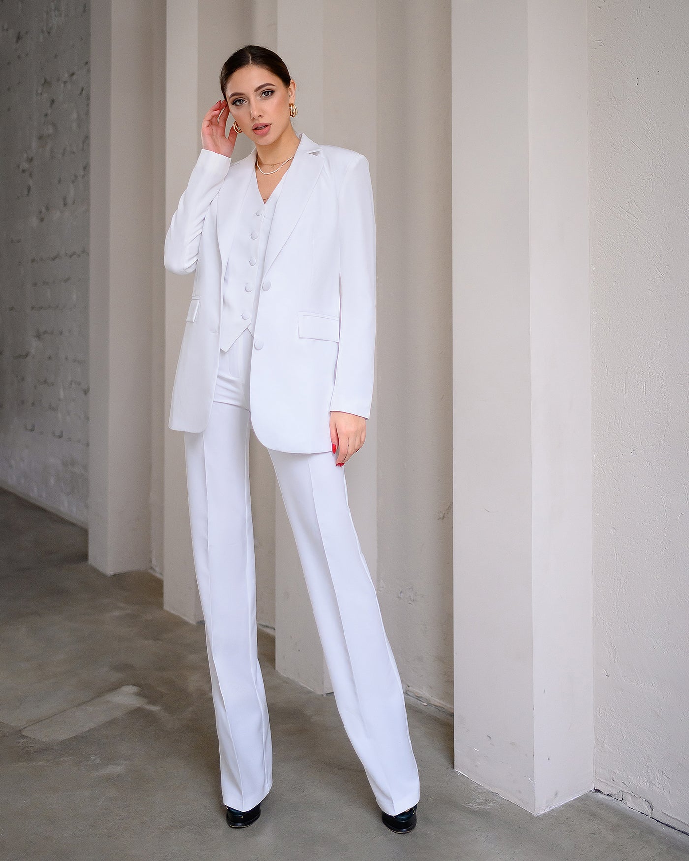 White REGULAR-FIT 3-PIECE SUIT (ARTICLE 402)