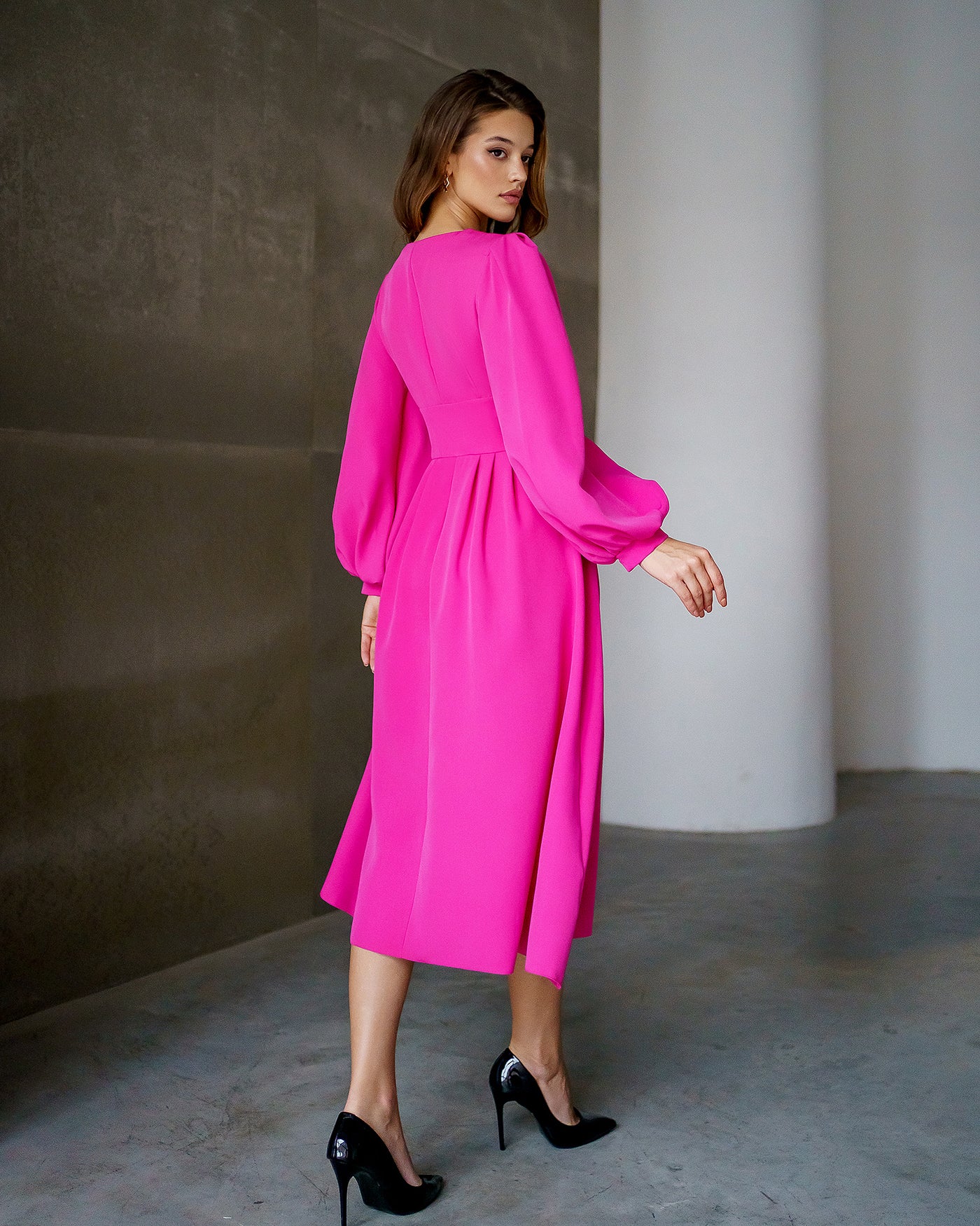 Crimson V-Neck Puff-Sleeve Midi Dress (article 352)