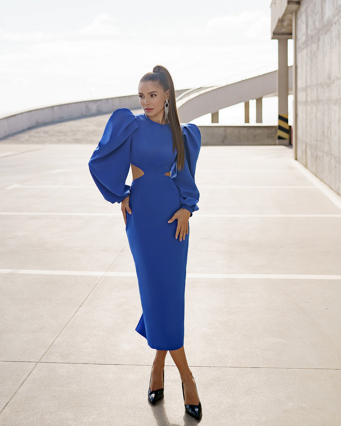 Blue Backless Cut-Out Puff-Sleeve Midi Dress (article 350)