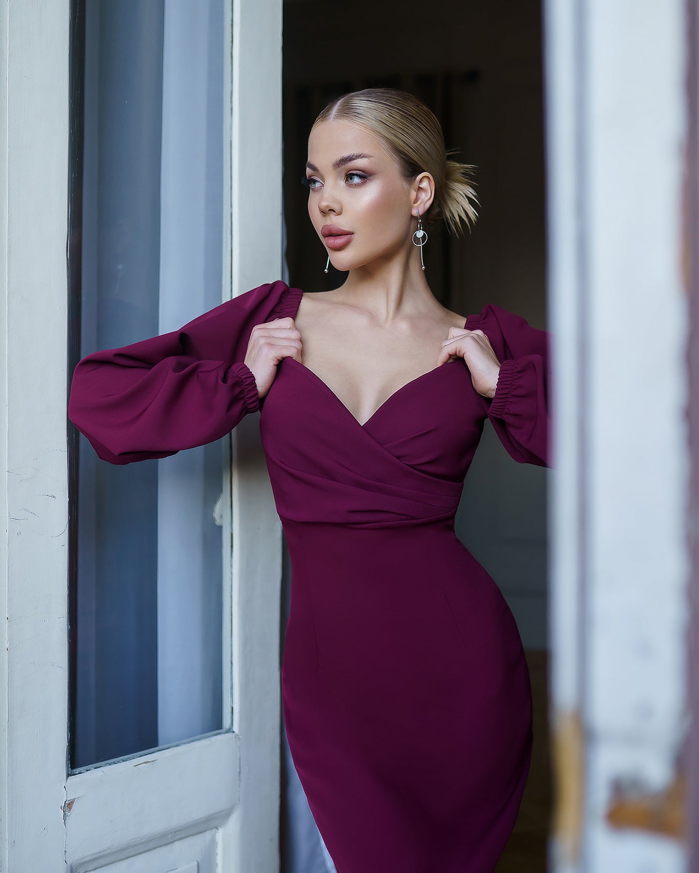 Bordeaux Puff-Sleeve Midi Dress (article 256)