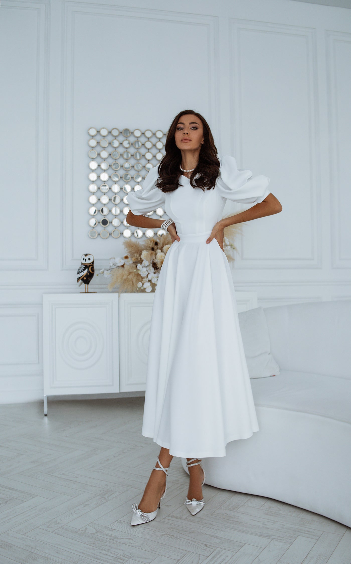 White BACKLESS PUFF-SLEEVE MIDI DRESS (ARTICLE C383)