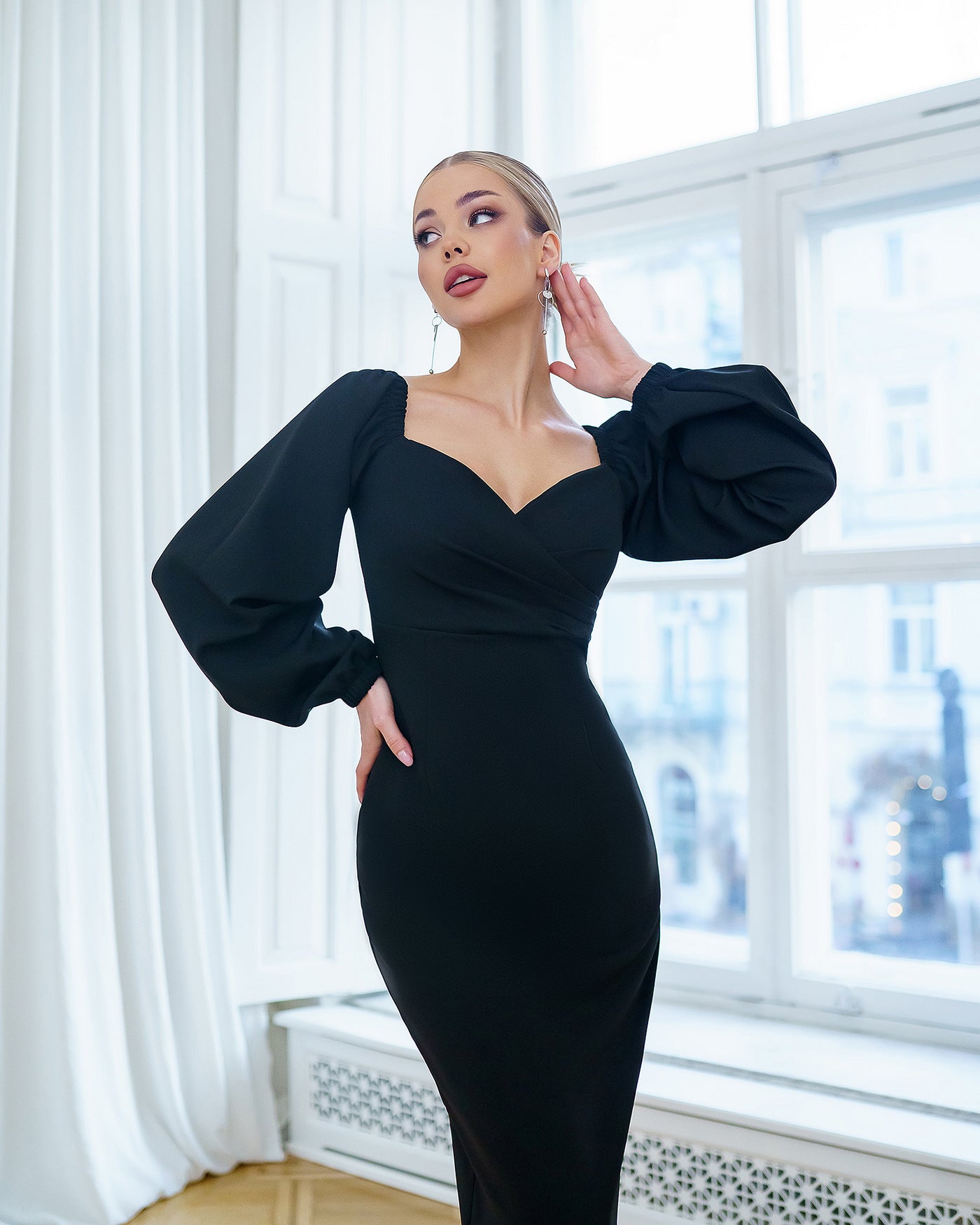 Black Puff-Sleeve Maxi Dress (article 256)