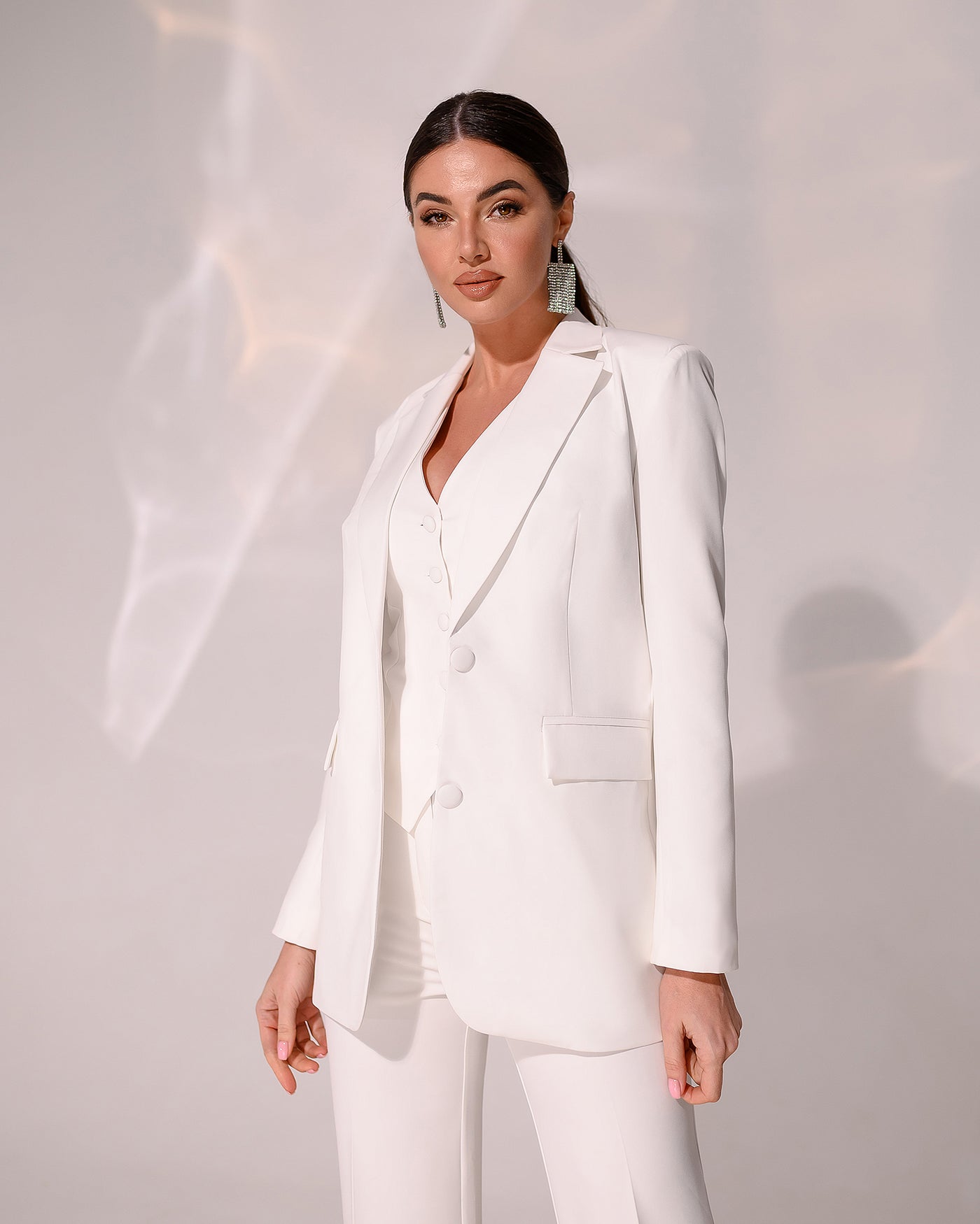 White REGULAR-FIT 3-PIECE SUIT (ARTICLE 402)