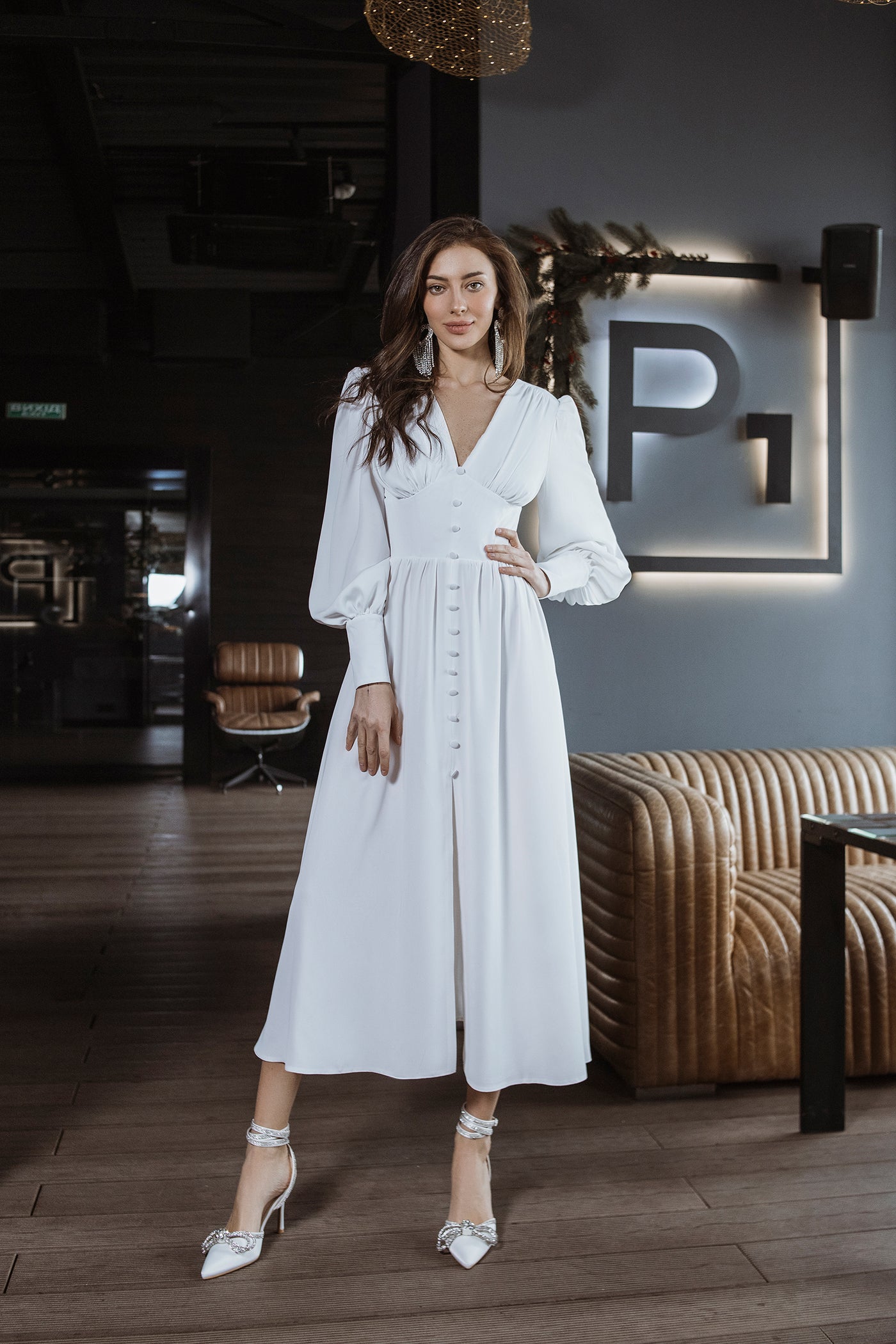 White V-neck Buttoned Puff-Sleeve Midi Dress (article C392)